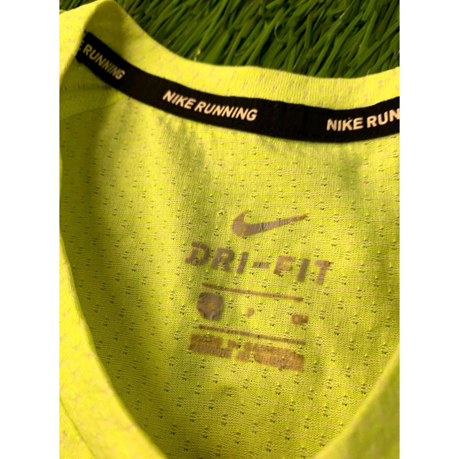 Nike Nike Running Miler Shirt Mens XS S Neon 2017 Dri-FIT Training Jersey T-Shirt Short Sleeve Nike Brand Regular Fit Crew Neck Size US S / EU 44-46 / 1 - 5 Thumbnail