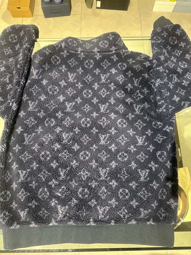 Louis Vuitton Louis Vuitton Dark blue teddy coat with full logo jacket 25 Size US L / EU 52-54 / 3 - 2 Thumbnail