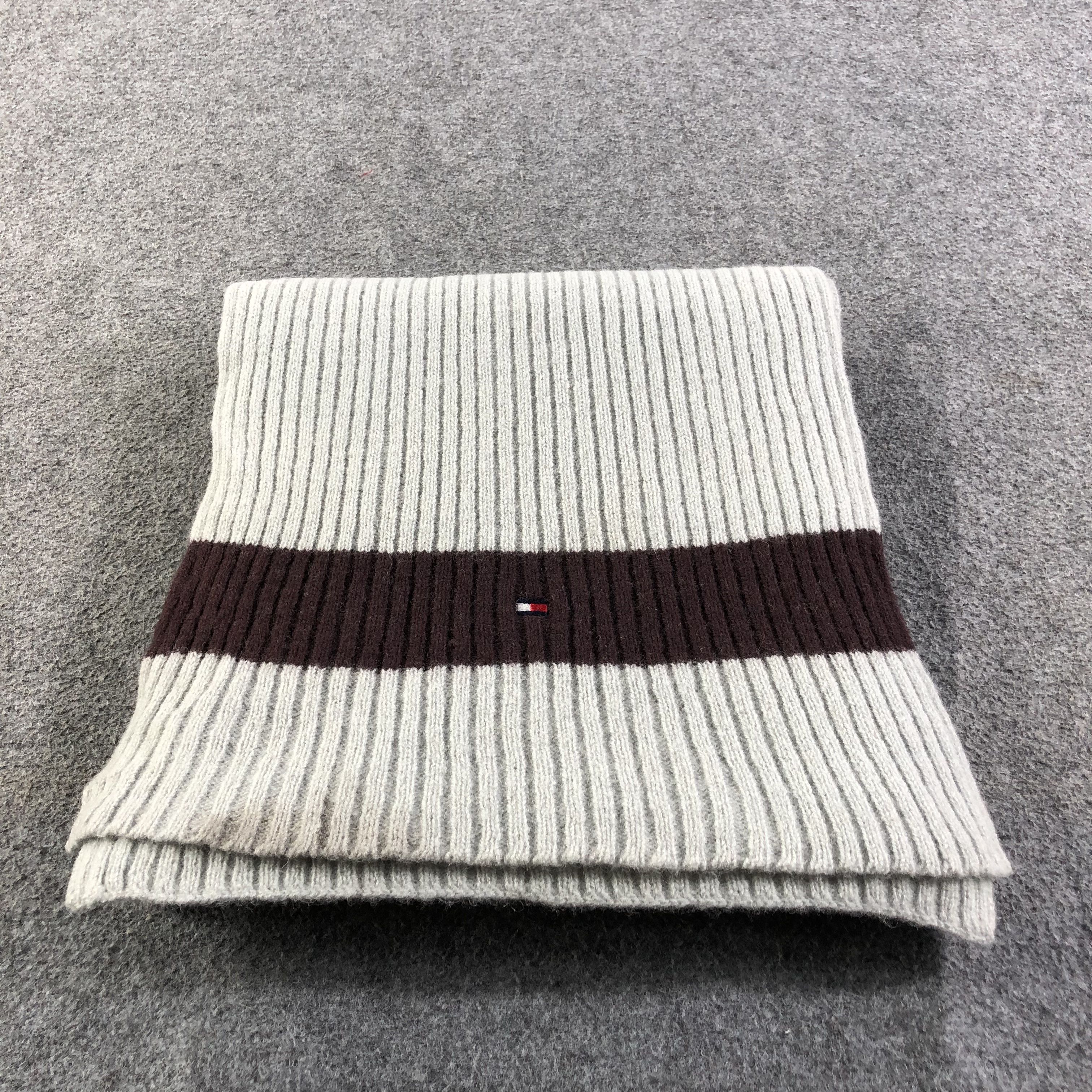 Tommy Hilfiger Tommy Hilfiger Pleated Wool Scarf Muffler V1061 Size ONE SIZE - 1 Thumbnail