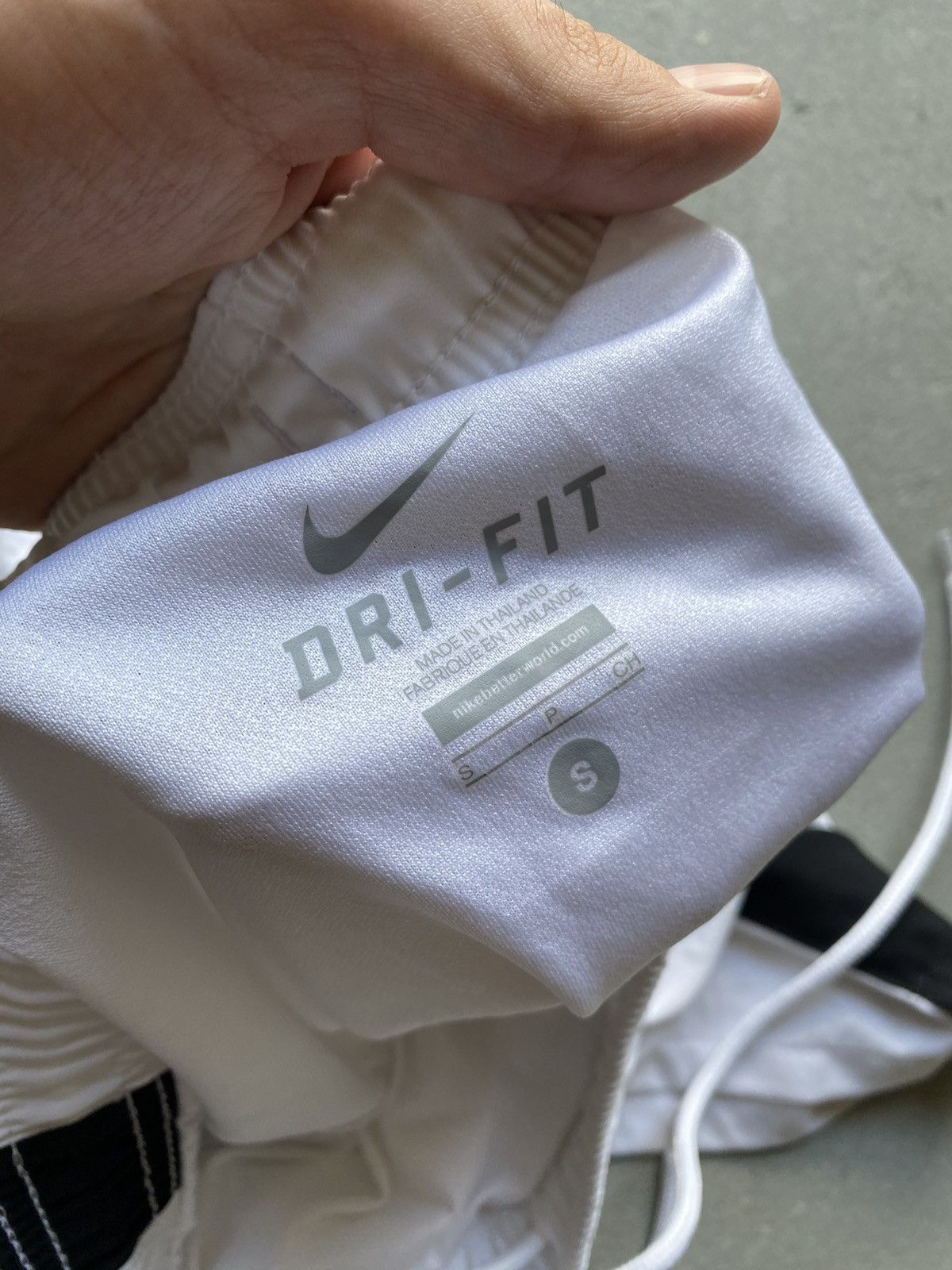 Nike Vintage Nike Juventus soccer shorts size -S Size US 30 / EU 46 - 3 Thumbnail