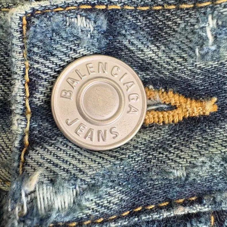 Balenciaga Balenciaga size S Super Distressed Mud Dyed Destroyed Whit Size US 27 - 7 Thumbnail