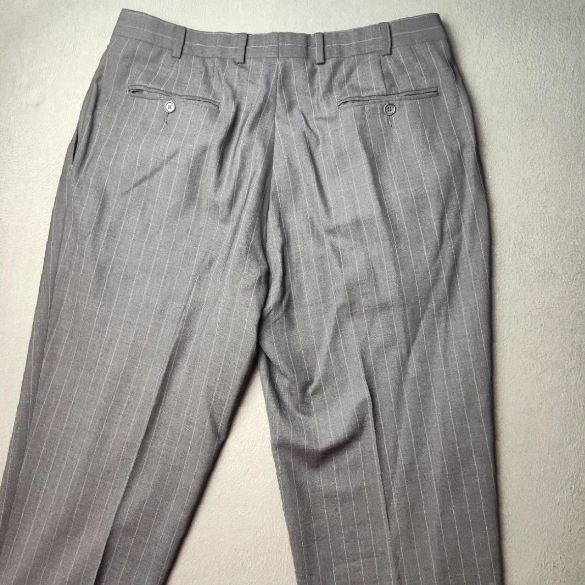 Brooks Brothers Pants Mens 36x29 Gray Wool Spandex Pleated Dress Pants Suit Wool Blend Regular Straight Dress Shirt?