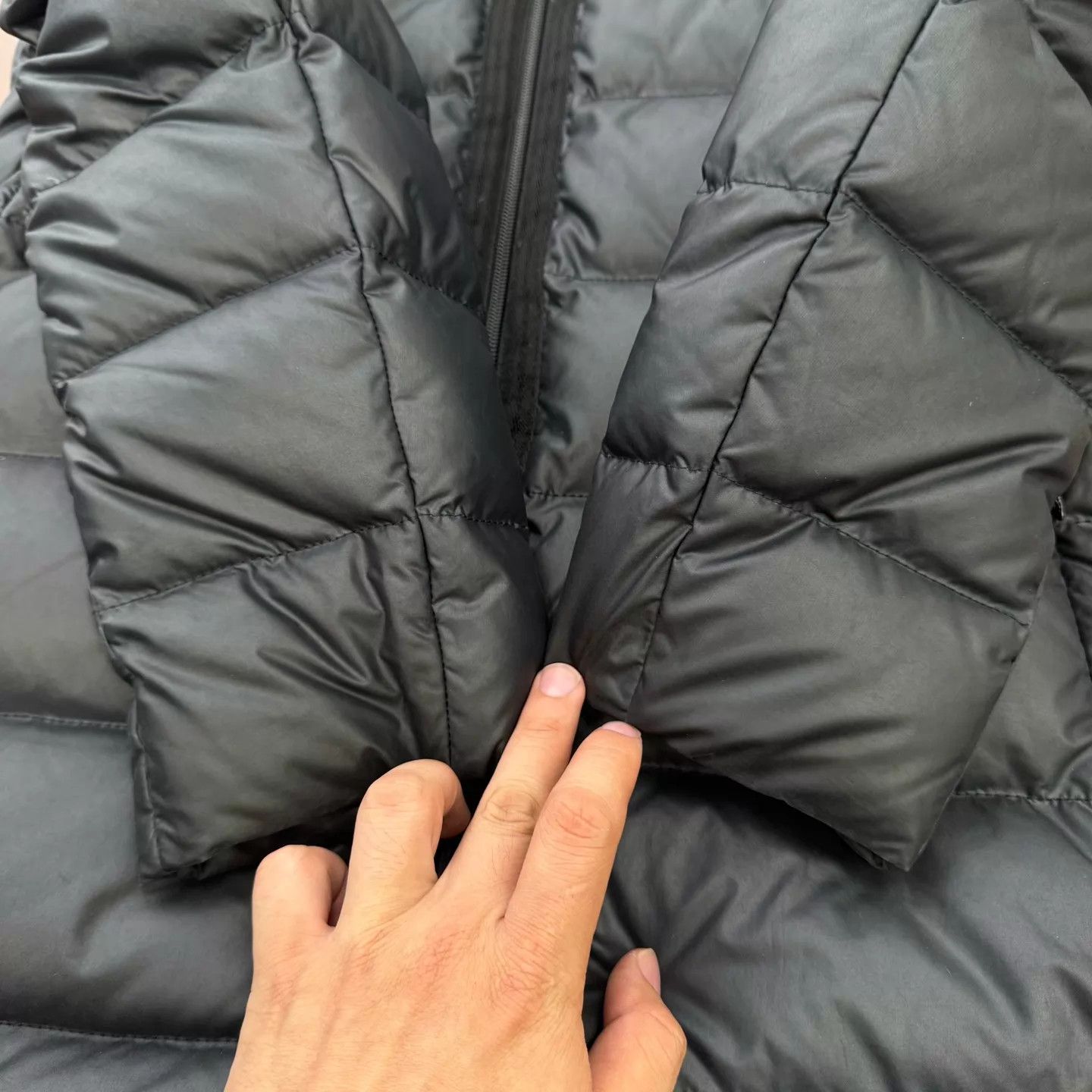 Moncler Moncler hooded fur collar long navy down coat Size 0 like new Size XS / US 0-2 / IT 36-38 - 7 Thumbnail