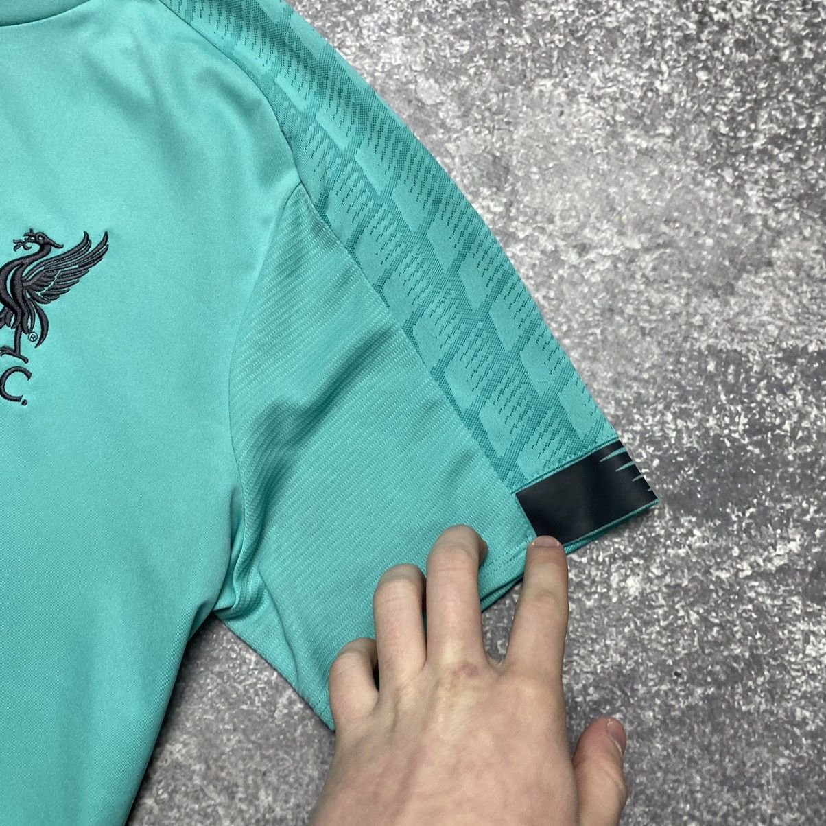 New Balance Men’s New Balance Liverpool Big Logo Training soccer jersey Size US L / EU 52-54 / 3 - 6 Thumbnail