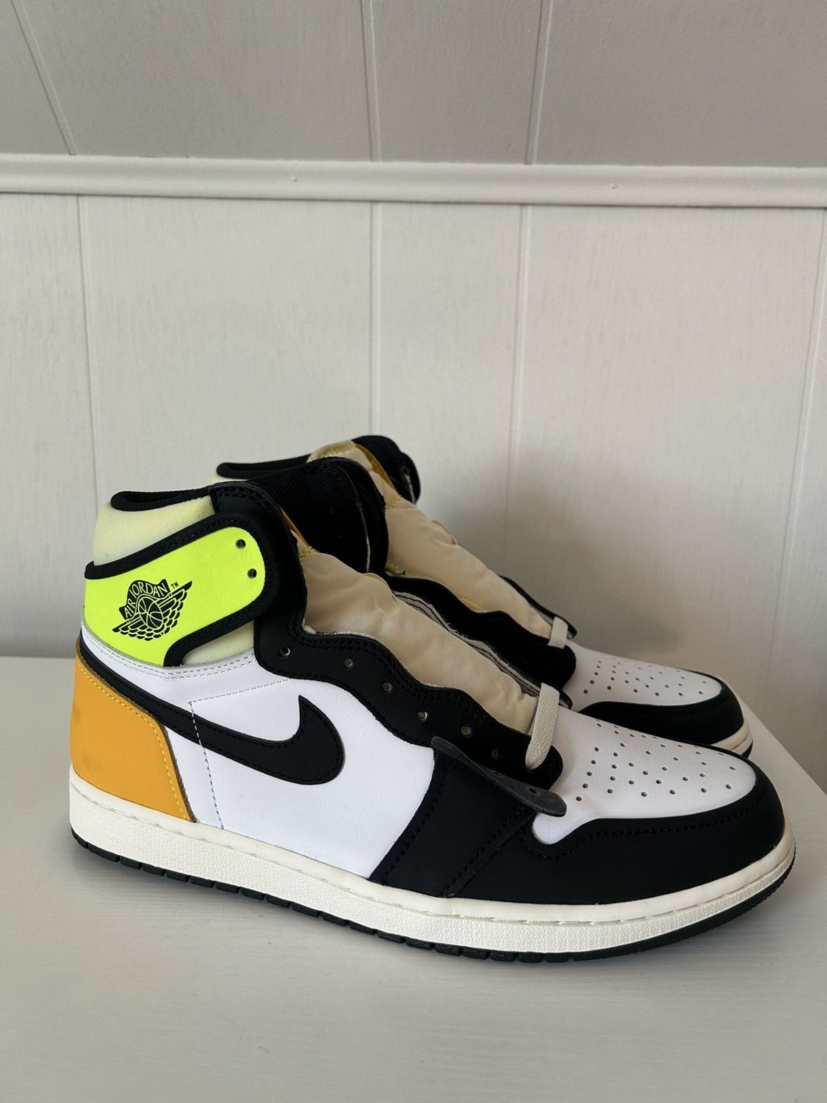 Nike Air Jordan High Volt