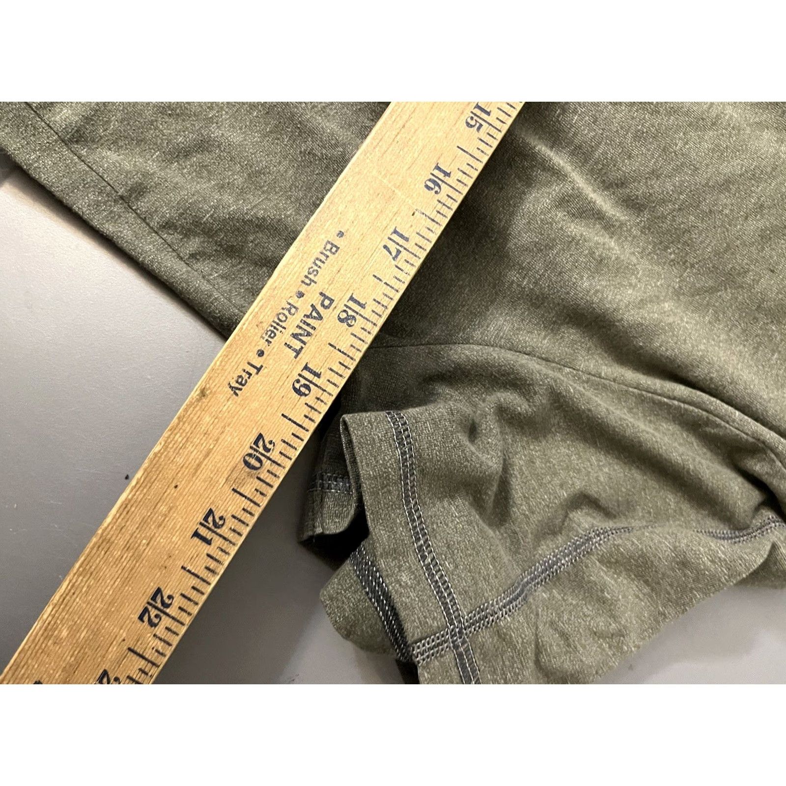 Express EXPRESS T-Shirt Crew Neck Moisture Wicking Stretch Solid Medium Green Size US M / EU 48-50 / 2 - 5 Thumbnail