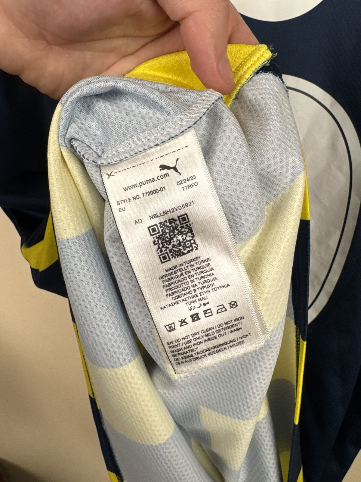 Puma Fenerbahce 2023 2024 Jersey Puma Home Kit Football Soccer M Size US M / EU 48-50 / 2 - 20 Thumbnail