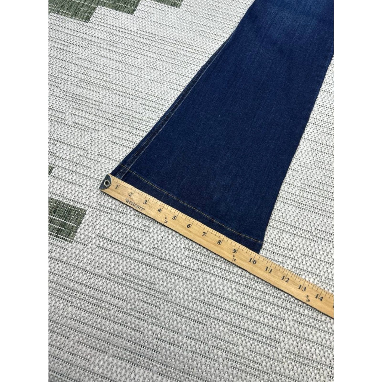 Spanx Spanx Jeans Womens 30x32 Medium Blue Denim Cotton Stretch Flared Mid Rise 30 32 Regular Color: Blue Brand: Spanx Theme: Classic Modern Womens Jeans Size 30" / US 8 / IT 44 - 4 Thumbnail