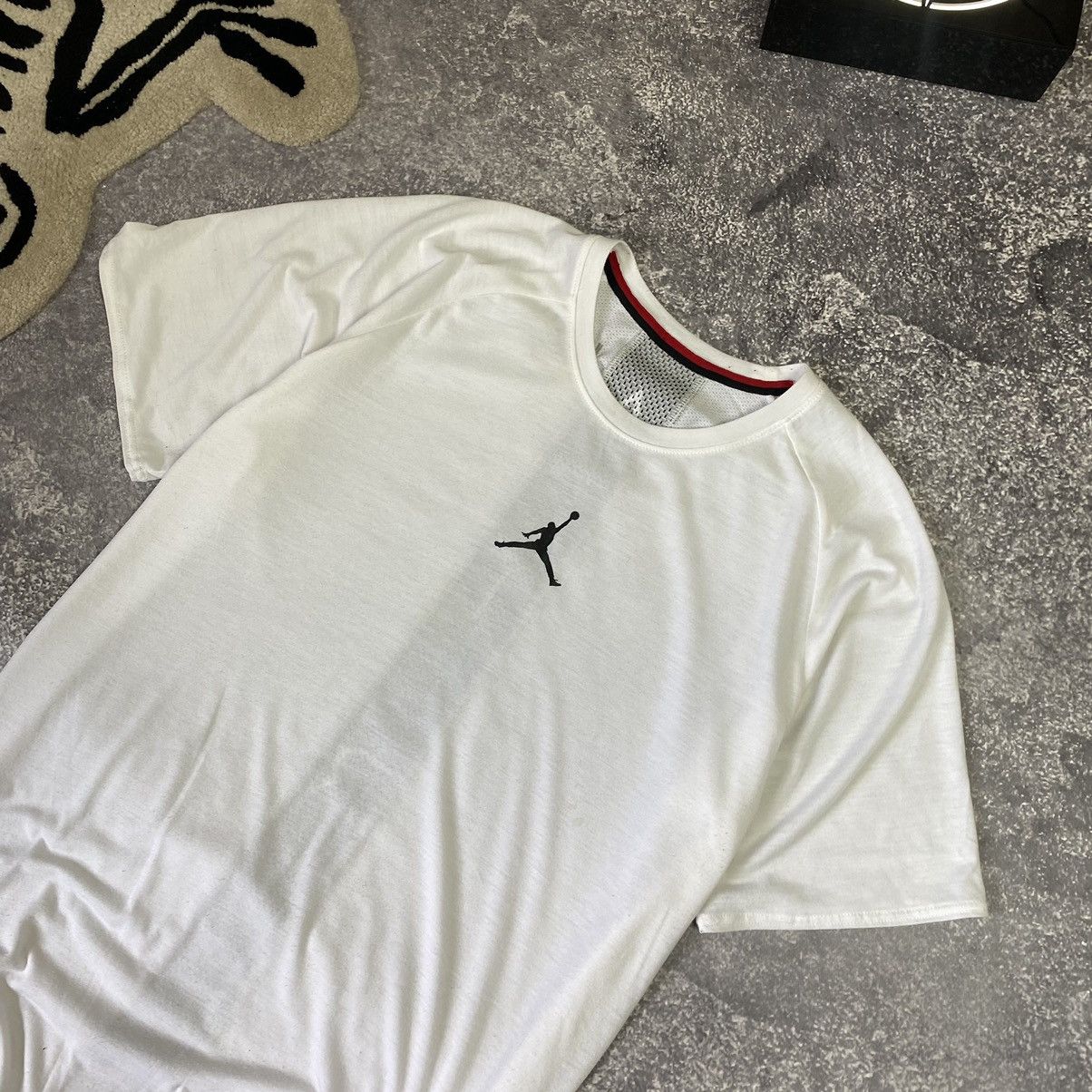 Jordan Brand Men’s Nike Air Jordan Centre logo Sportwear tee Size US L / EU 52-54 / 3 - 5 Thumbnail