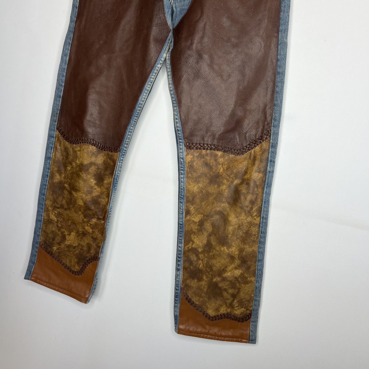 Levi's × Vintage Levi's 550 Vintage 90's Custom Made Leather Inserts Jeans Size US 30 / EU 46 - 2 Thumbnail