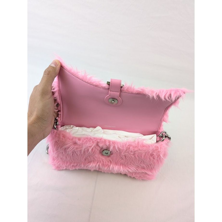 Balenciaga o1rshd1 Size: OS / Fake Fur Shoulder Bag in Pink Size ONE SIZE - 16 Thumbnail