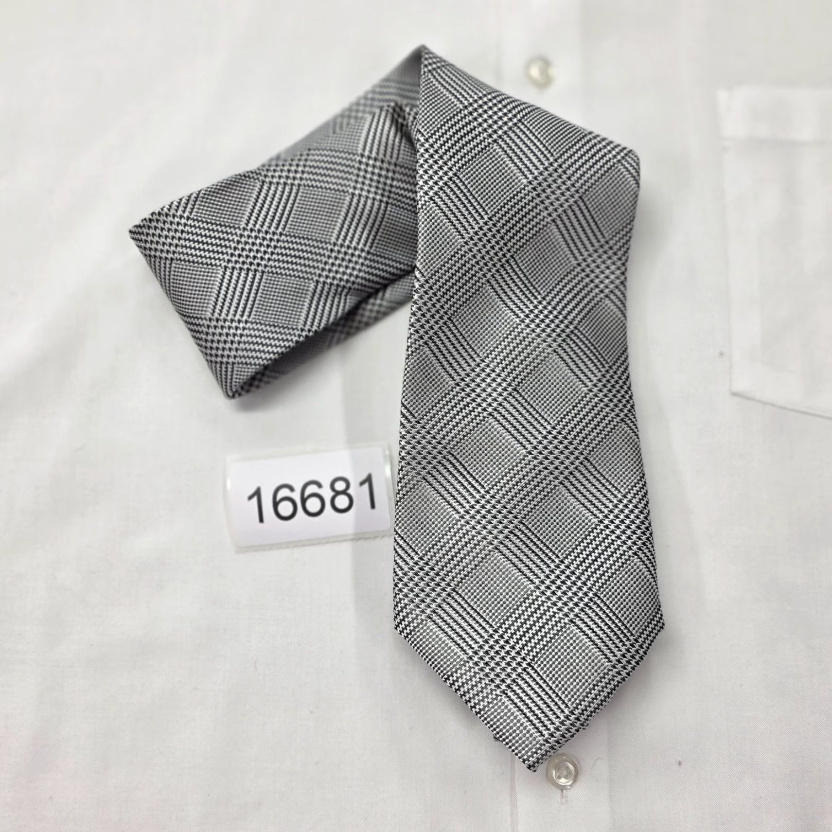 Vintage VINTAGE Beau Brummel Soho Tie Mens Black Silver Glen Plaid 100% Silk Necktie Old Money Size ONE SIZE - 6 Thumbnail