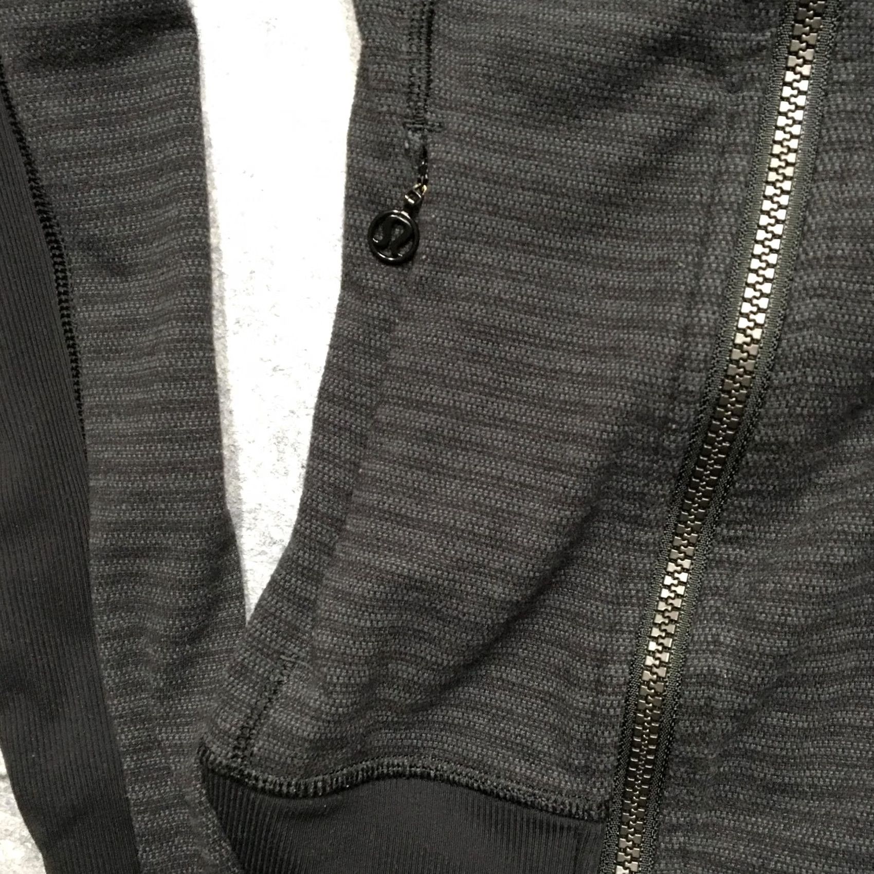 Lululemon Lululemon Jacket Womens 8 Gray Stripe Asymmetrical Zip Hooded Activewear Running Size M / US 6-8 / IT 42-44 - 3 Thumbnail