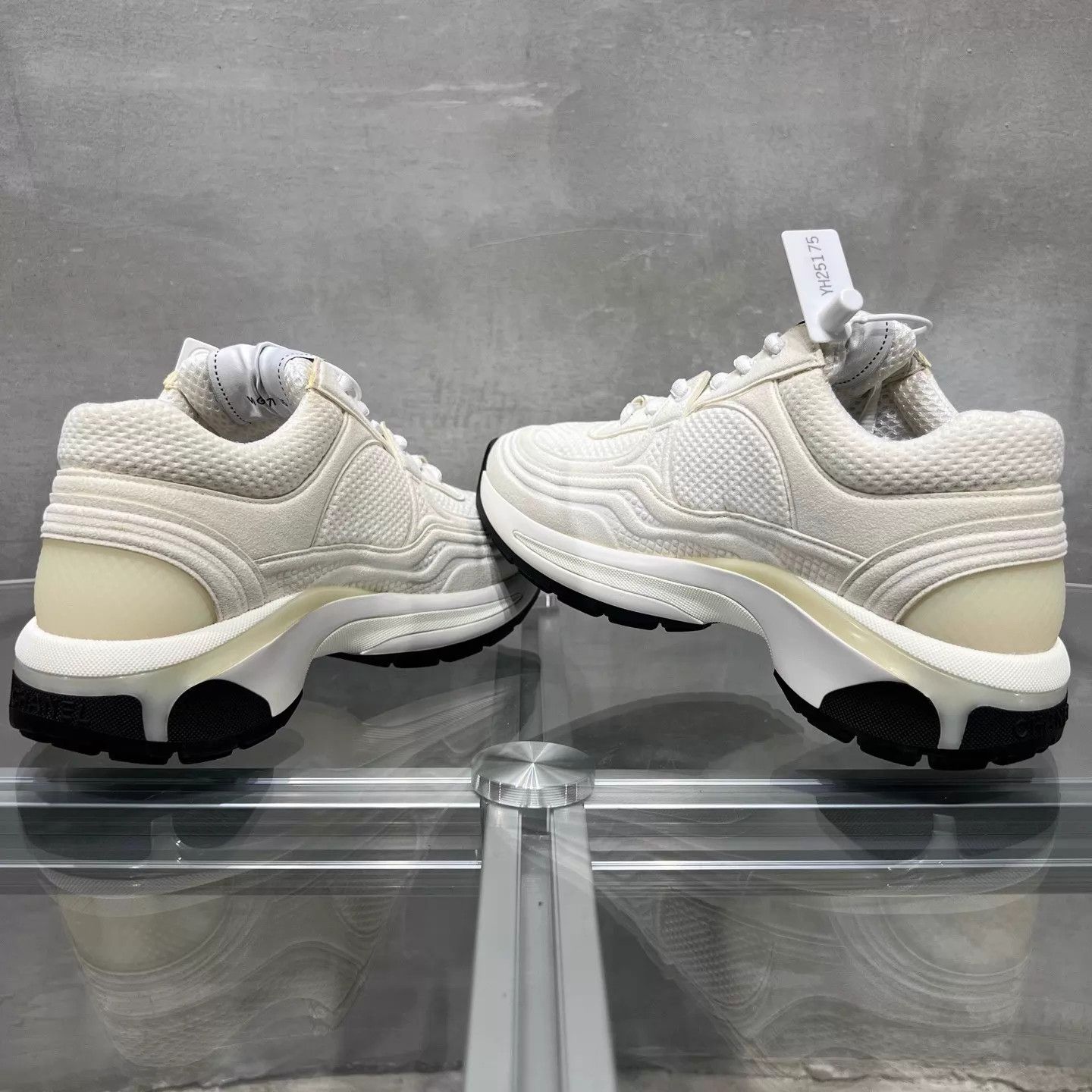 Chanel Chanel 24S White CC Sneaker 35 YH25175 Size US 4.5 / IT 34.5 - 5 Thumbnail