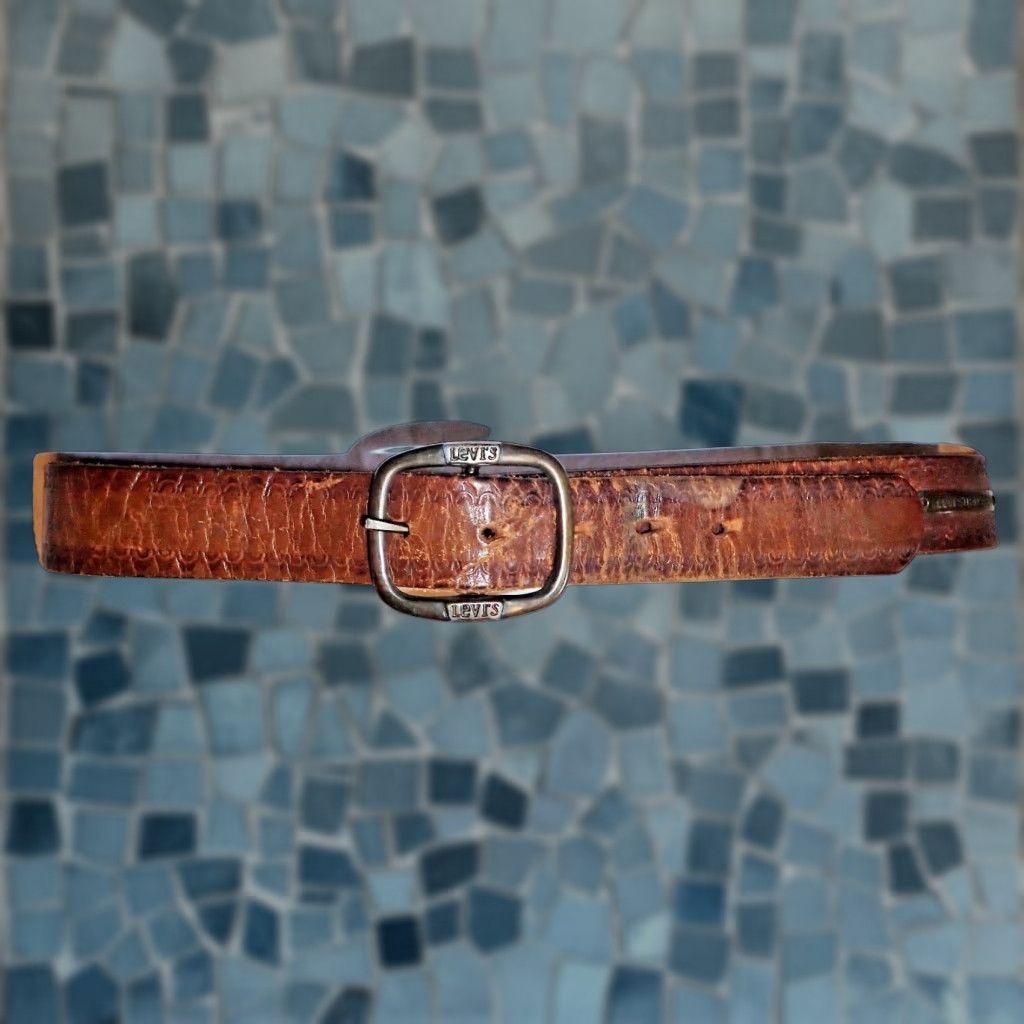 Levi's VINTAGE Levi's Leather Belt Unisex Adults Brown 24-27 Size Range 30" 1 1/8" Wide Cowhide Brass Buckle USA Size ONE SIZE - 1 Thumbnail
