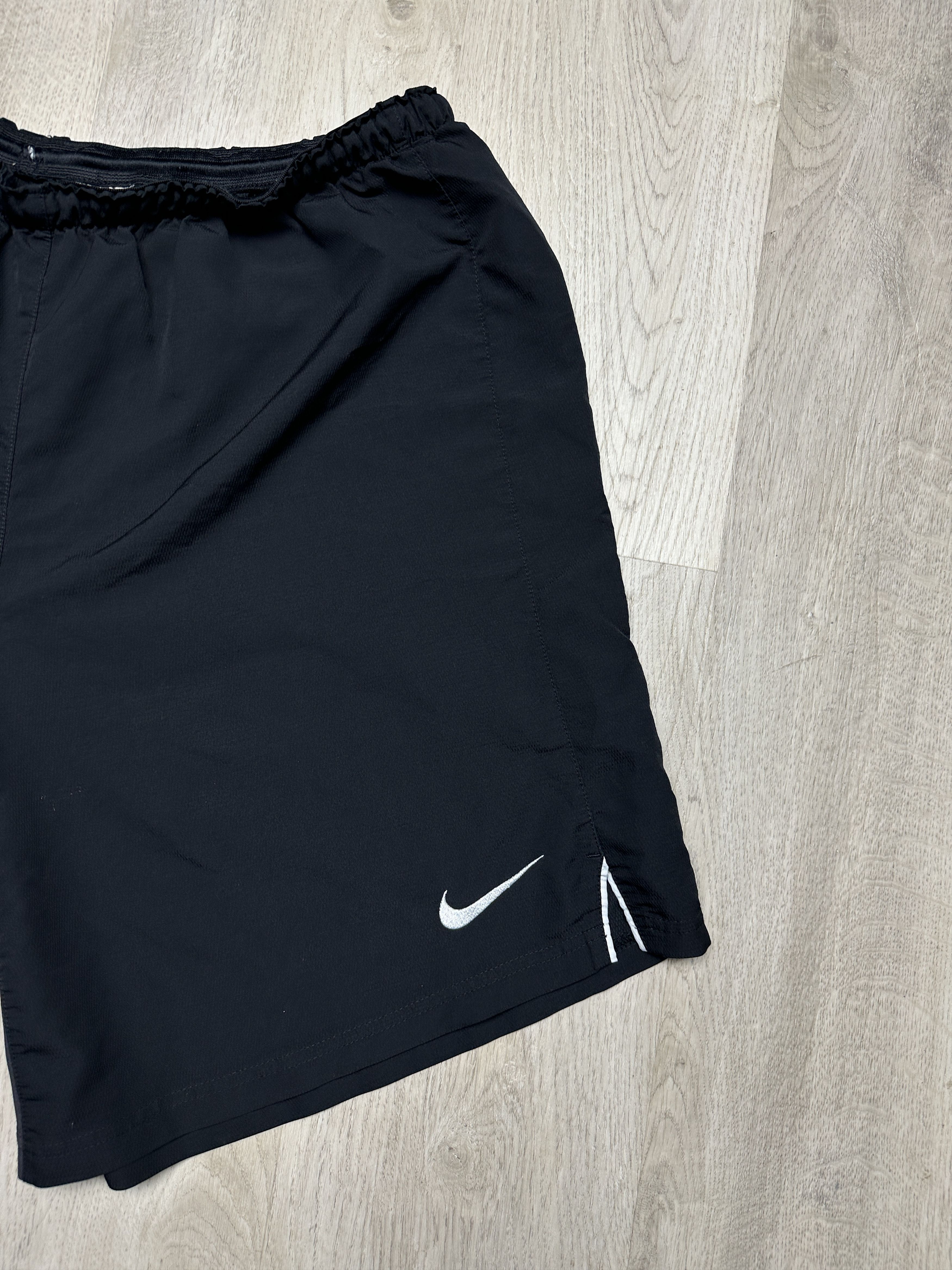 Nike Nike Juventus Vintage Mens Shorts Size US 36 / EU 52 - 3 Thumbnail