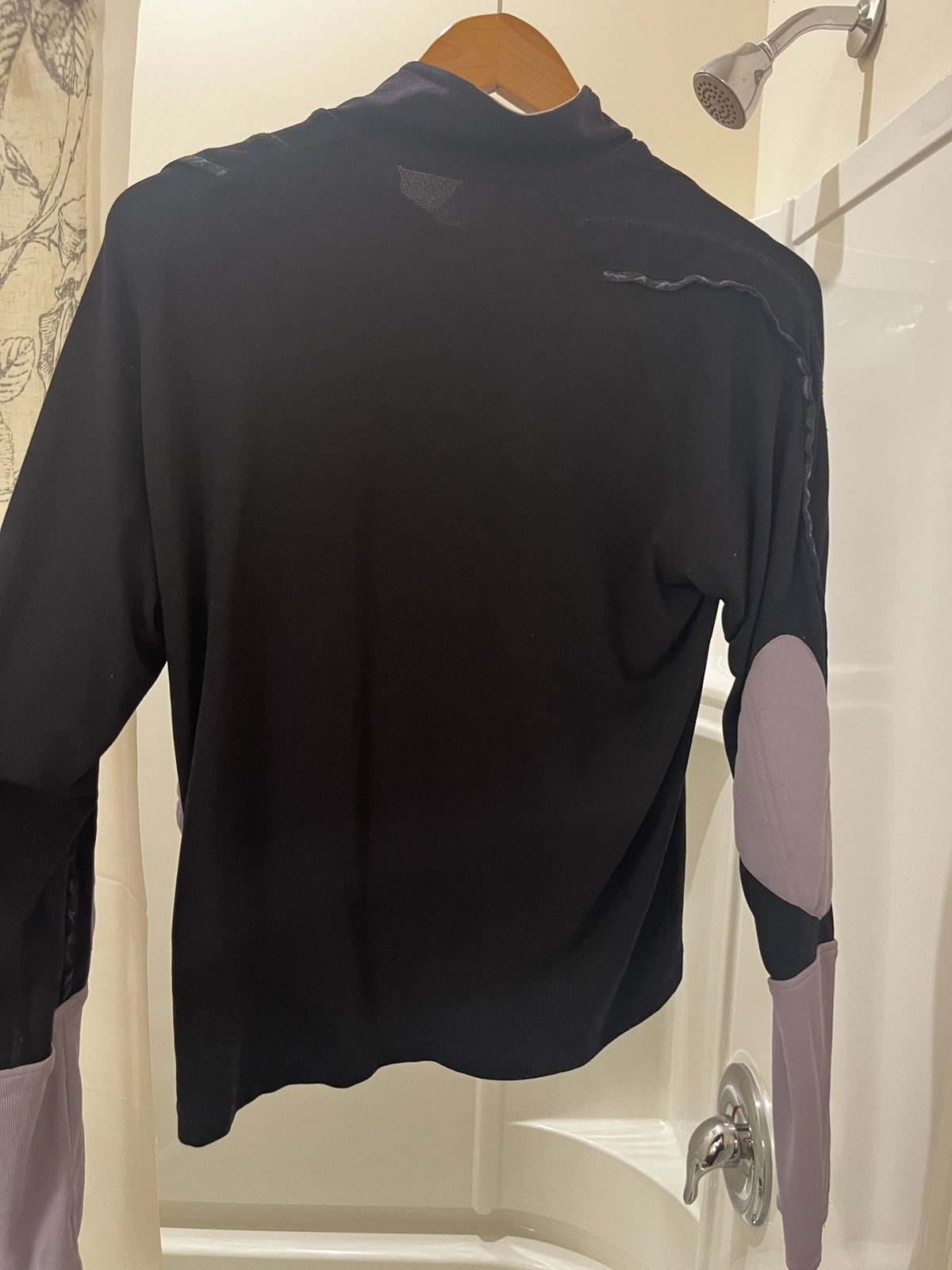 Kiko Kostadinov KIKO KOSTADINOV MURISEAY POCKET TOP BLACK/ORCHID Size US M / EU 48-50 / 2 - 6 Thumbnail