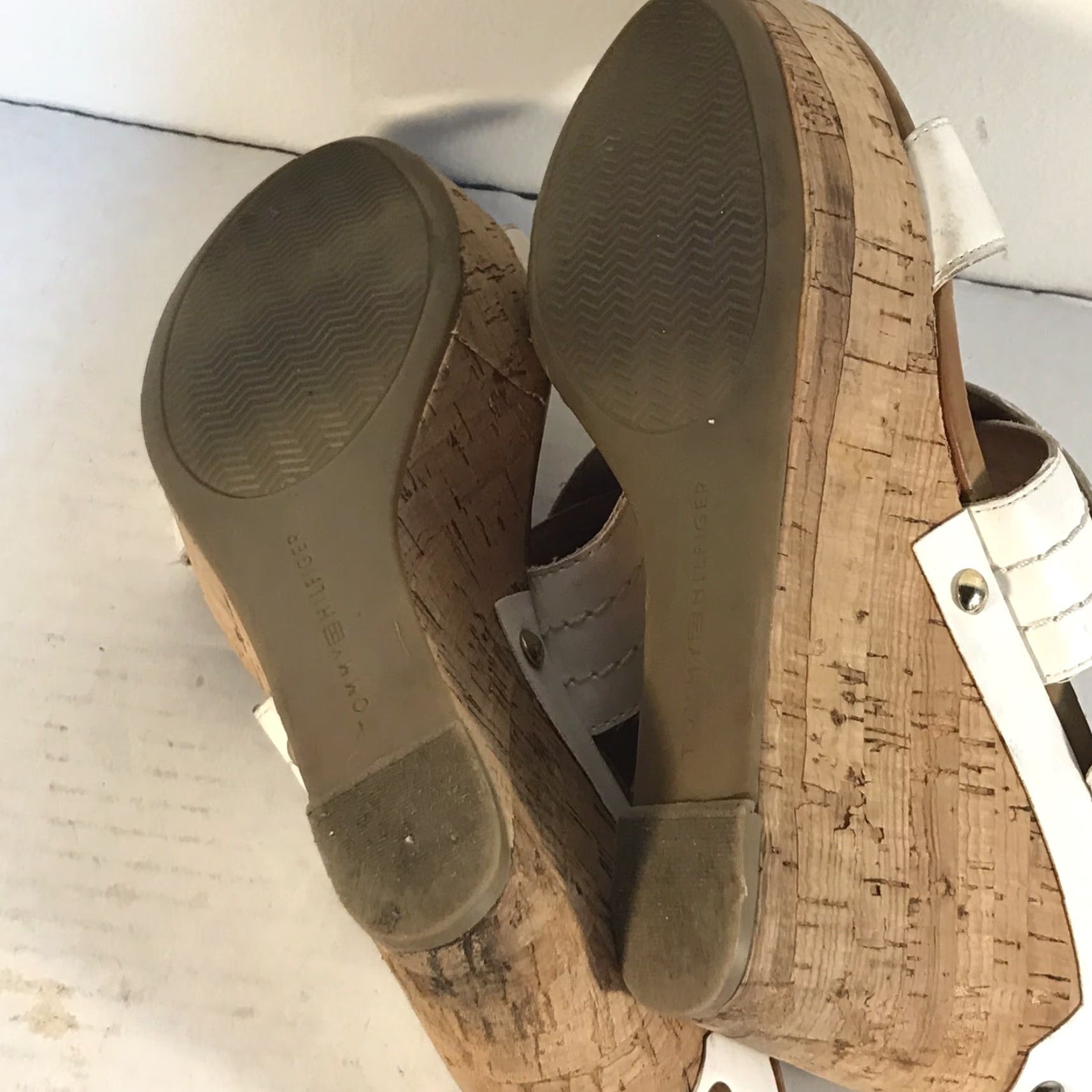 Tommy Hilfiger Tommy Hilfiger White Faux Leather Wedge Heels Womens Size 8 Open Toe 3in High Heel Casual Workwear Size US 8 / IT 38 - 5 Thumbnail