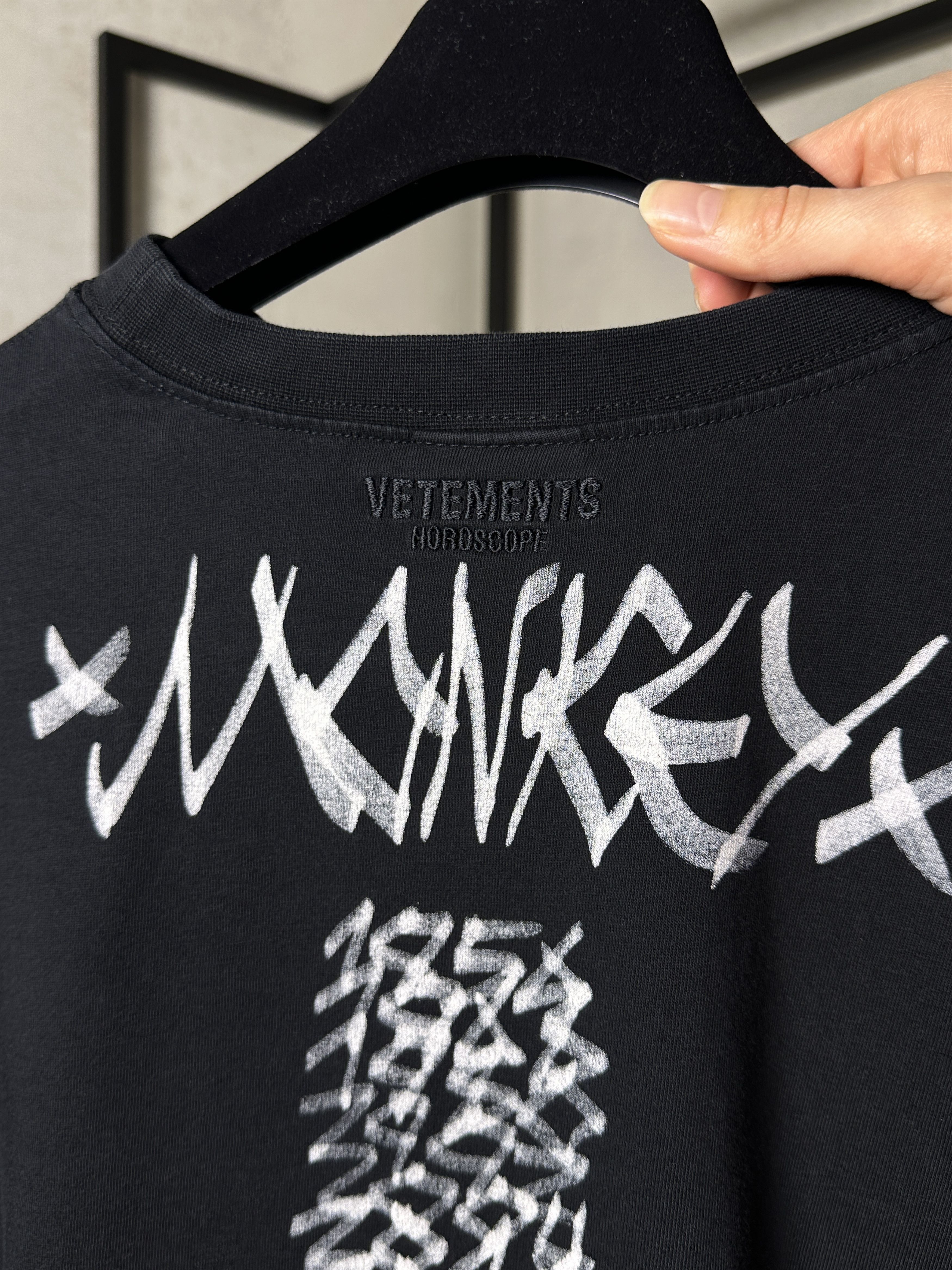 Vetements Vetements Black Monkey Chinese Zodiac T-Shirt Size US XXS / EU 40 - 6 Thumbnail