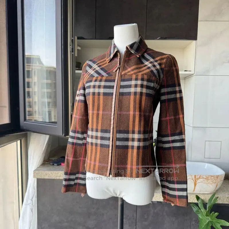 Burberry Burberry Color-Block Midi Length Coat for Women. Size M / US 6-8 / IT 42-44 - 1 Thumbnail