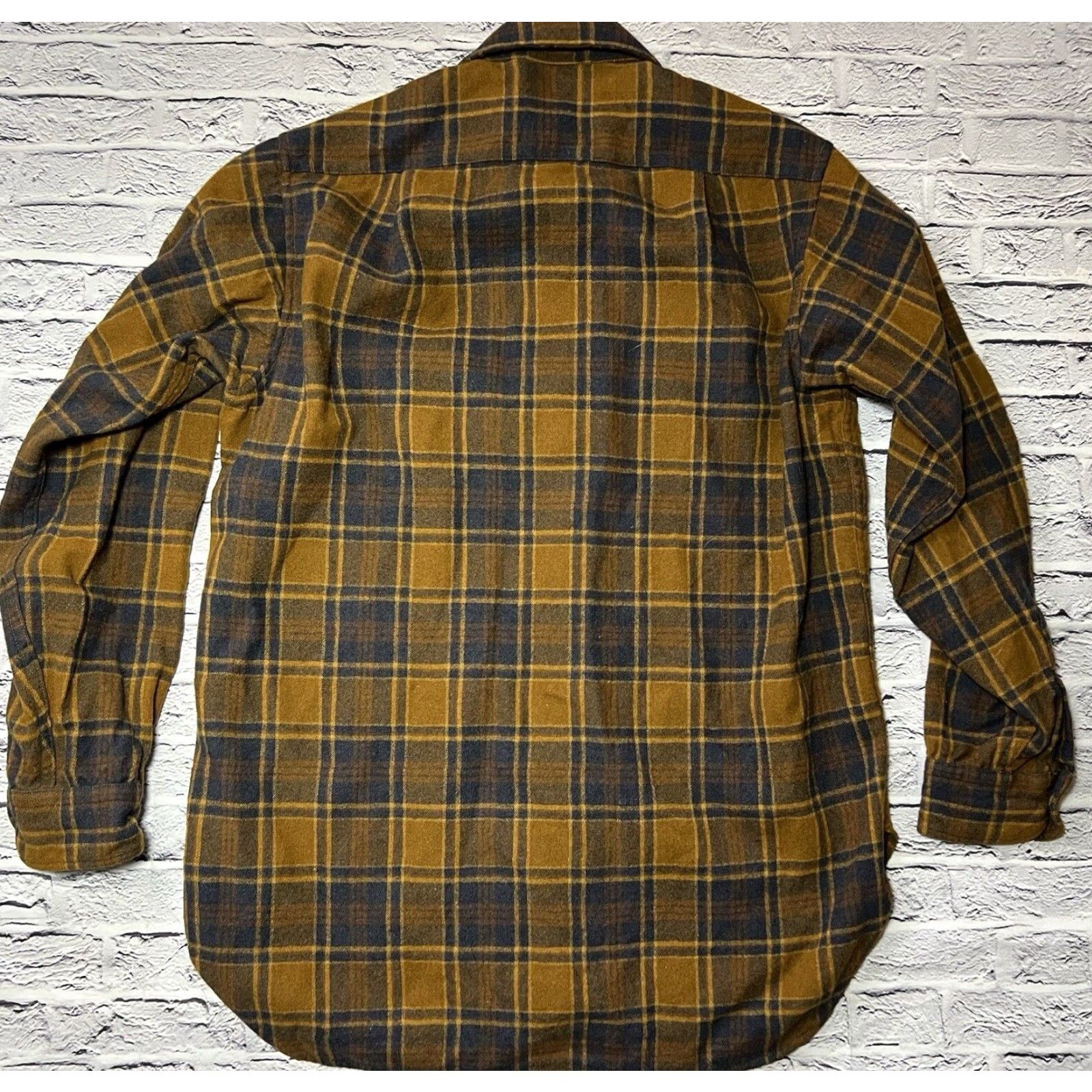 Pendleton VINTAGE Pendleton Shirt Men 15 1/2 Brown Plaid Wool Flannel Button-Up Long Sleeve Casual Workwear 21" Pockets Mens Size US M / EU 48-50 / 2 - 5 Thumbnail