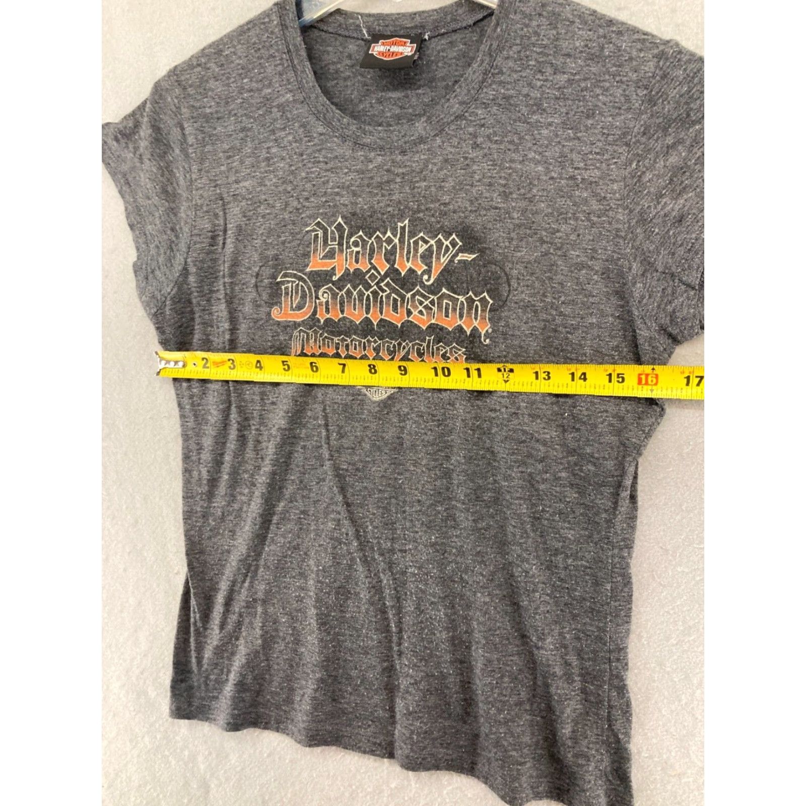 Harley Davidson Harley-Davidson Women's T-Shirt Medium Gray Short Sleeve Tribal Spellout Motorcycle 2006 Size M / US 6-8 / IT 42-44 - 2 Thumbnail