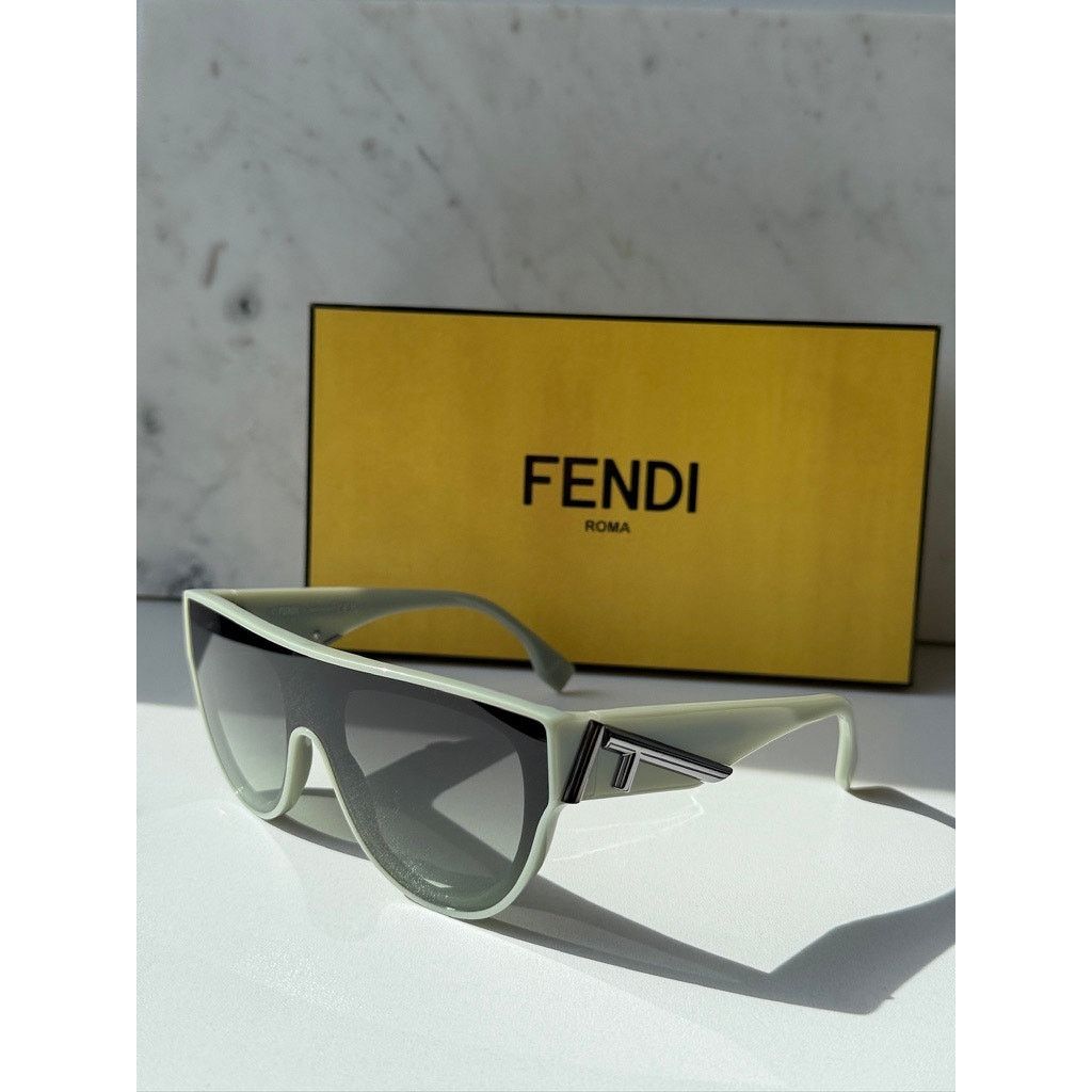 Fendi NEW Fendi FE40150I Way Green Flat Top Sunglasses Size ONE SIZE - 5 Thumbnail