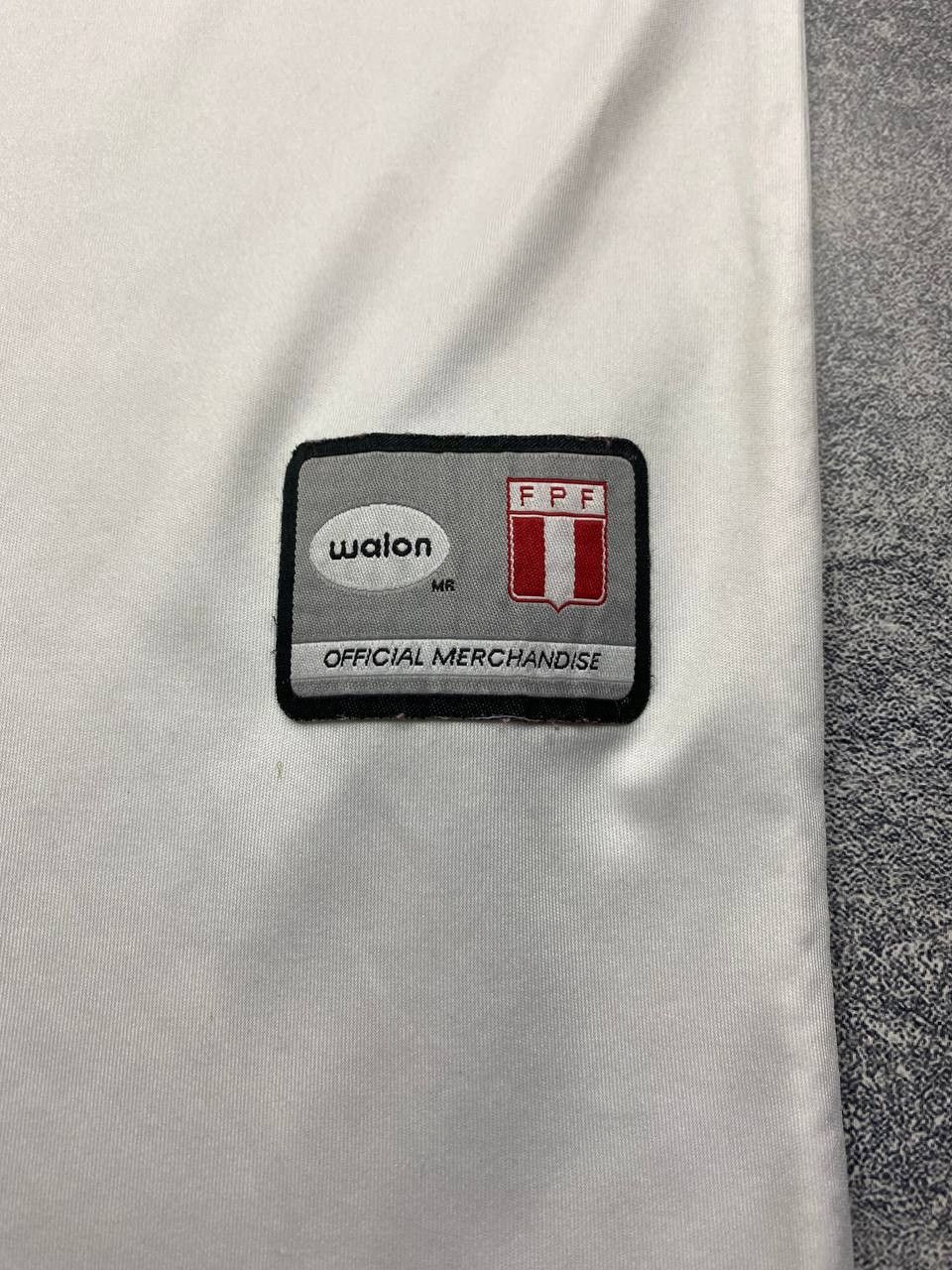 Vintage Vintage Peru Home Football Shirt 2004-2006 Walon Jersey Size US L / EU 52-54 / 3 - 7 Thumbnail