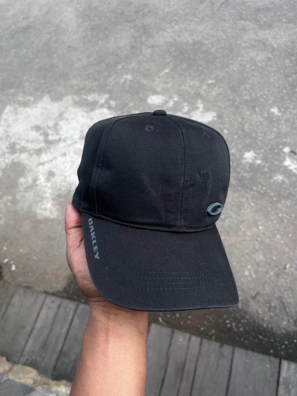 Oakley Hat Oakley Vintage Black Size ONE SIZE - 1 Thumbnail