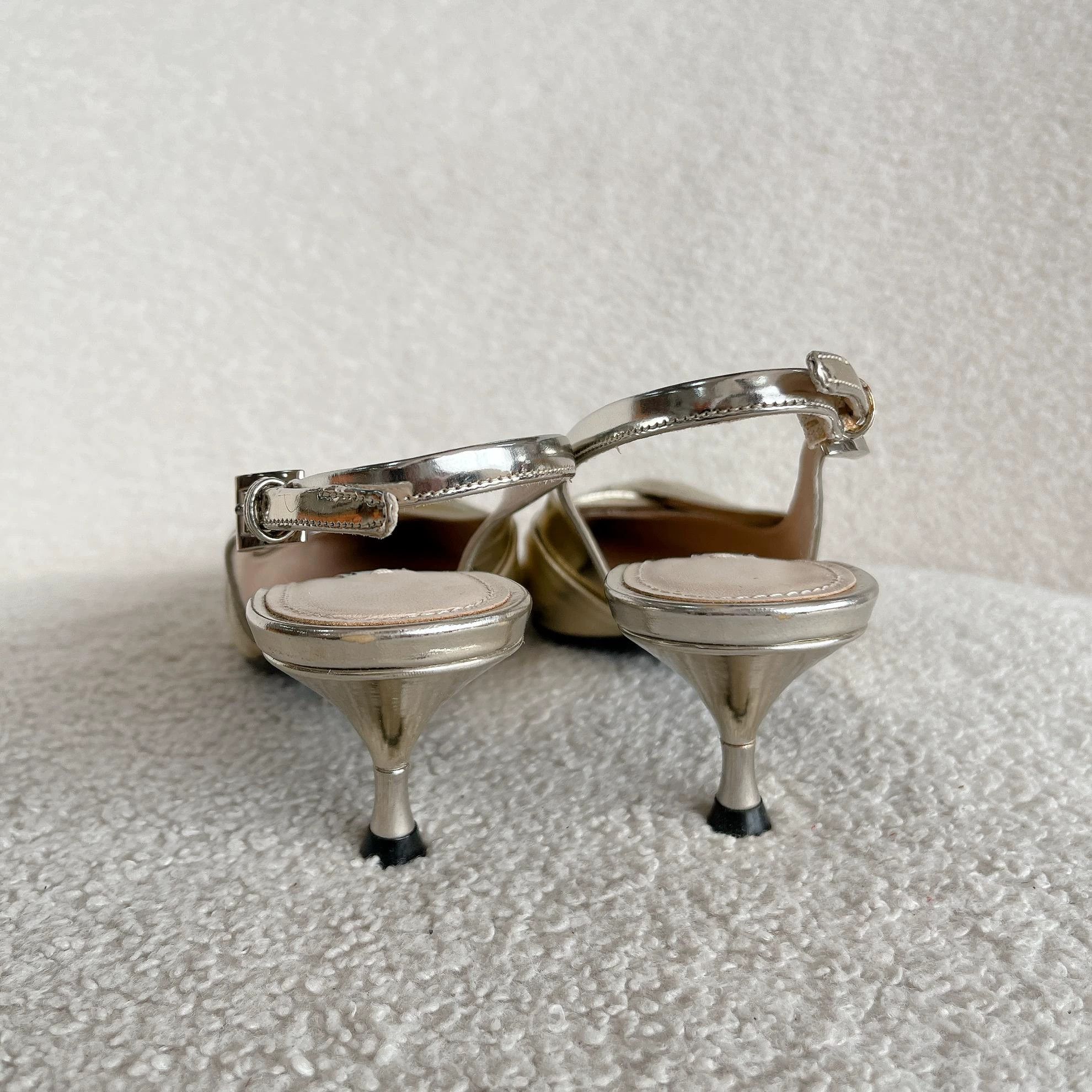 Prada Prada Gold Pointed Toe Heels 35.5 8381 Size US 5 / IT 35 - 4 Thumbnail
