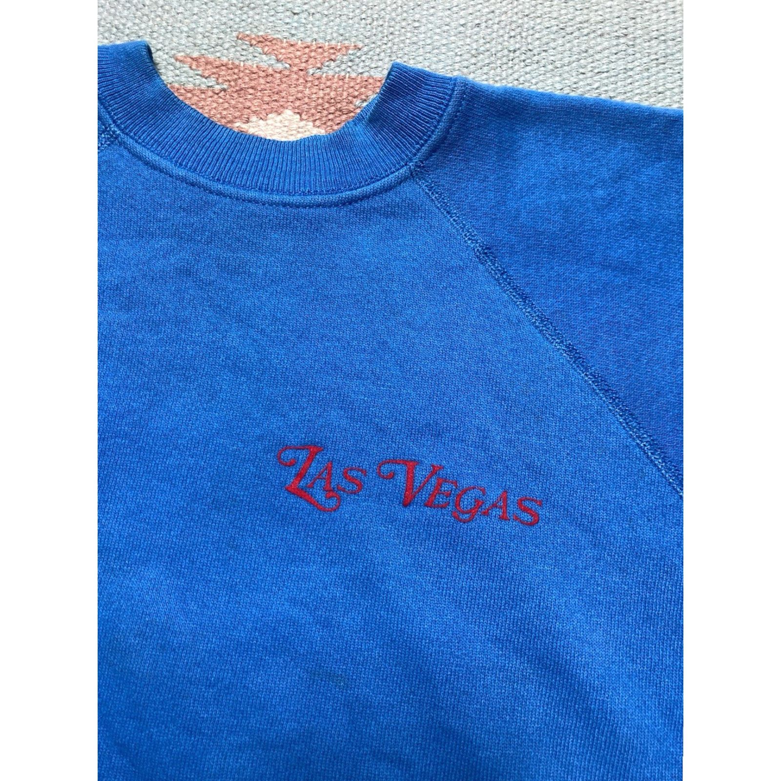 Hanes VINTAGE 80s Hanes Sweatshirt Las Vegas Nevada Raglan Pullover Blue Large Men Crewneck Shirt Size US L / EU 52-54 / 3 - 2 Thumbnail