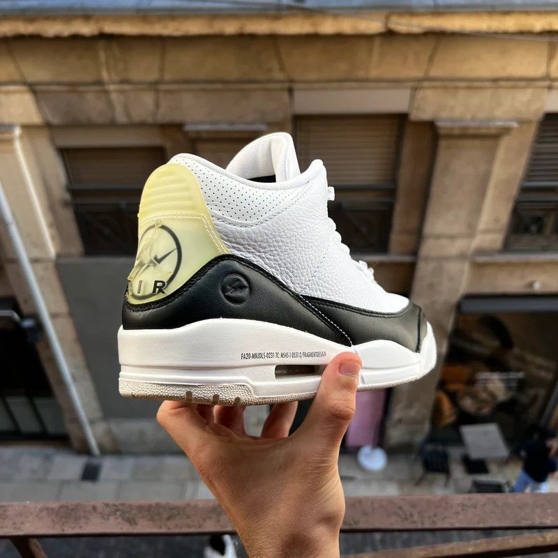 Fragment Design × Nike Air Jordan 3 Retro x Fragment "White/Black" Size US 8.5 / EU 41-42 - 4 Thumbnail