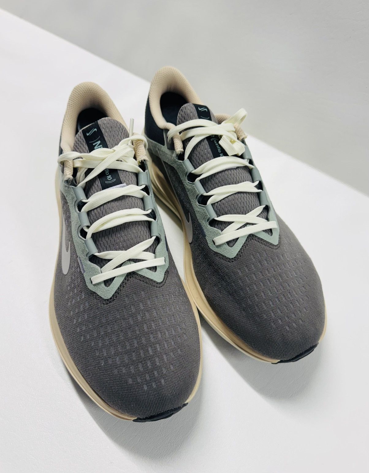 Nike Nike Air Winflo 10 Running Shoes Flat Pewter Photon Dust Size US 10.5 / EU 43-44 - 4 Thumbnail