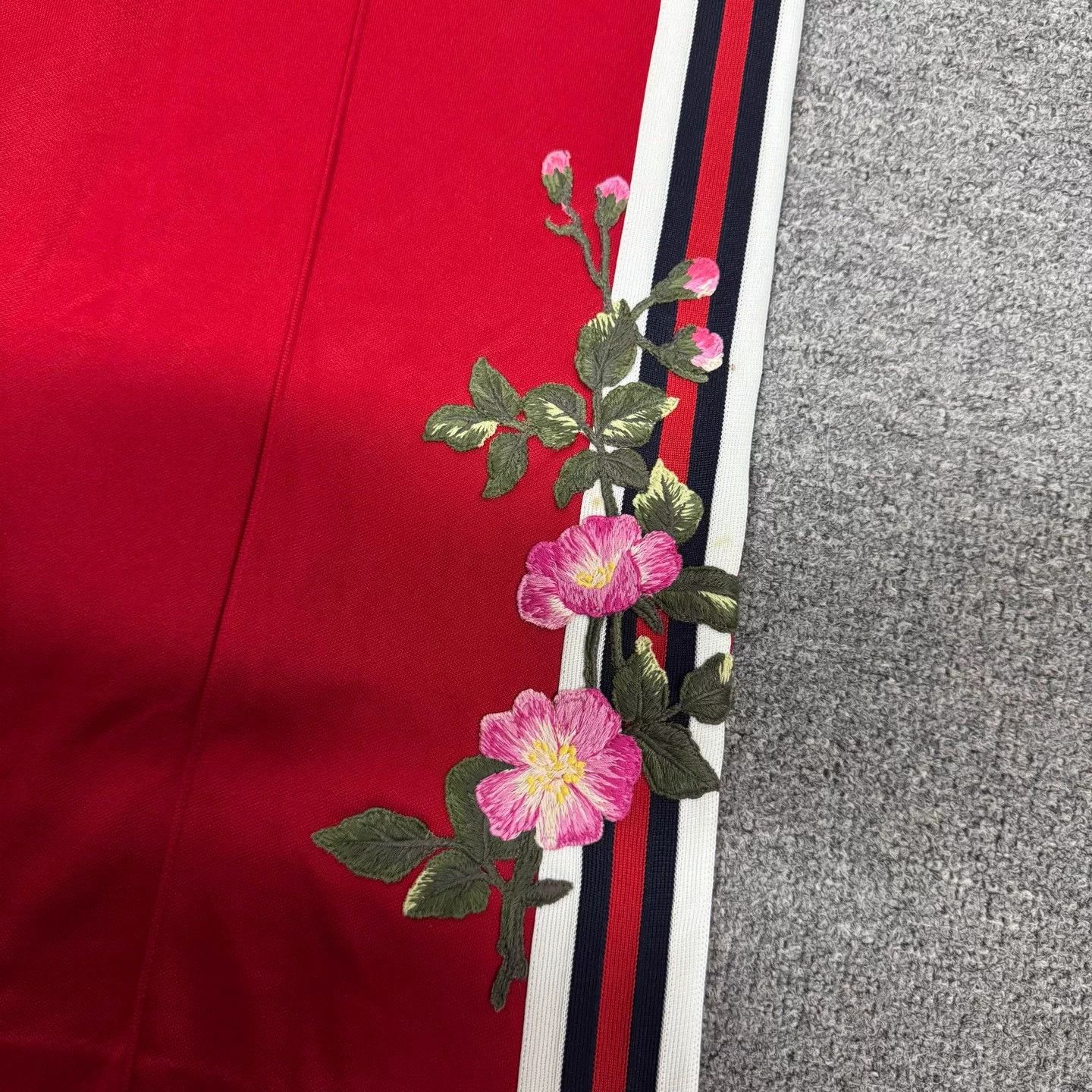 Gucci Gucci side stripe floral wide leg pants M 99 new Size 26" / US 2 / IT 38 - 5 Thumbnail