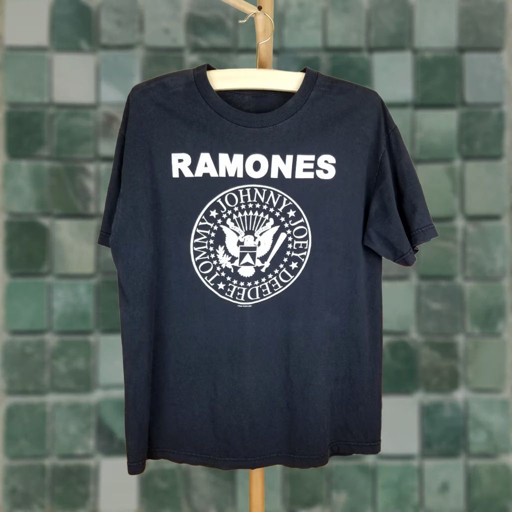 Vintage VINTAGE 2002 RAMONES ROCK PUNK BAND TOUR BLACK T-SHIRT XLARGE Men Size US XL / EU 56 / 4 - 1 Thumbnail