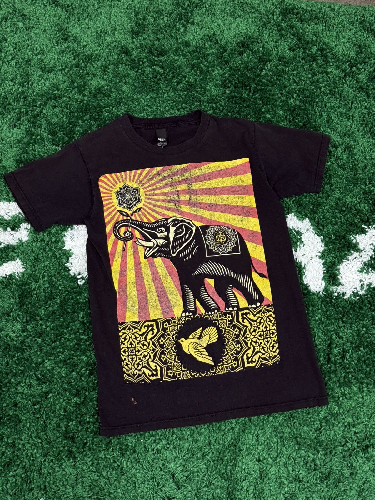 Obey Vintage Obey Elelphant Distressed Shepard Fairey Tee Small Size US S / EU 44-46 / 1 - 1 Thumbnail