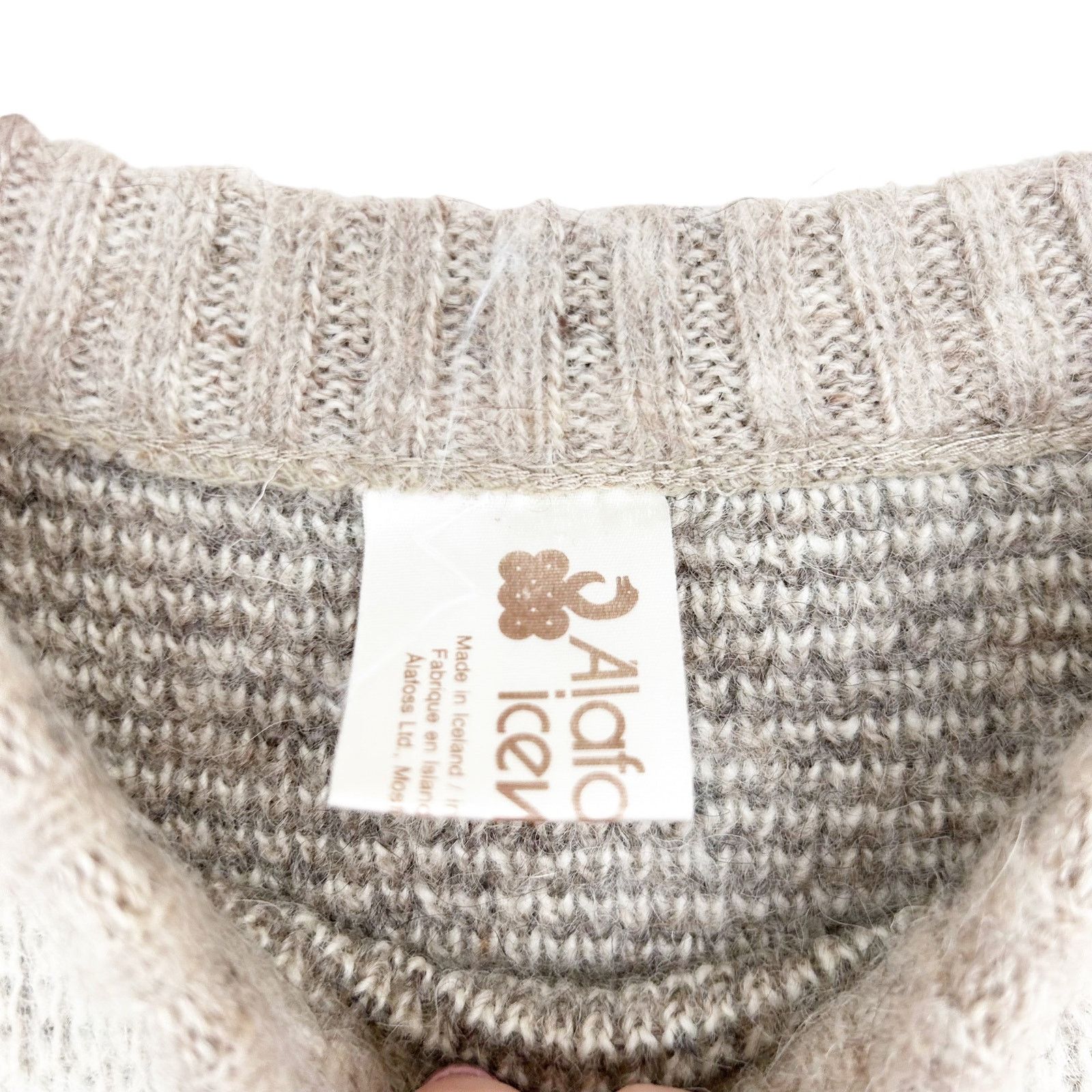 Vintage Vintage Alafoss Icewool Cream Tan Star Print Swater Sz M Size M / US 6-8 / IT 42-44 - 2 Thumbnail