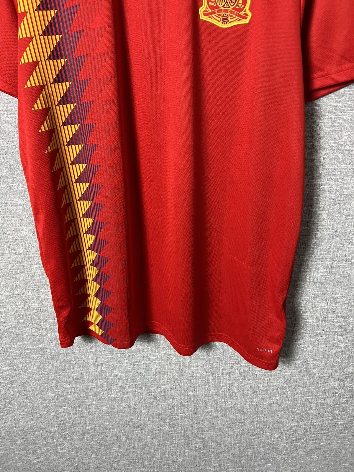 Adidas ADIDAS SPAIN NATIONAL TEAM 2017 / 2018 HOME FOOTBALL JERSEY Size US XL / EU 56 / 4 - 6 Thumbnail