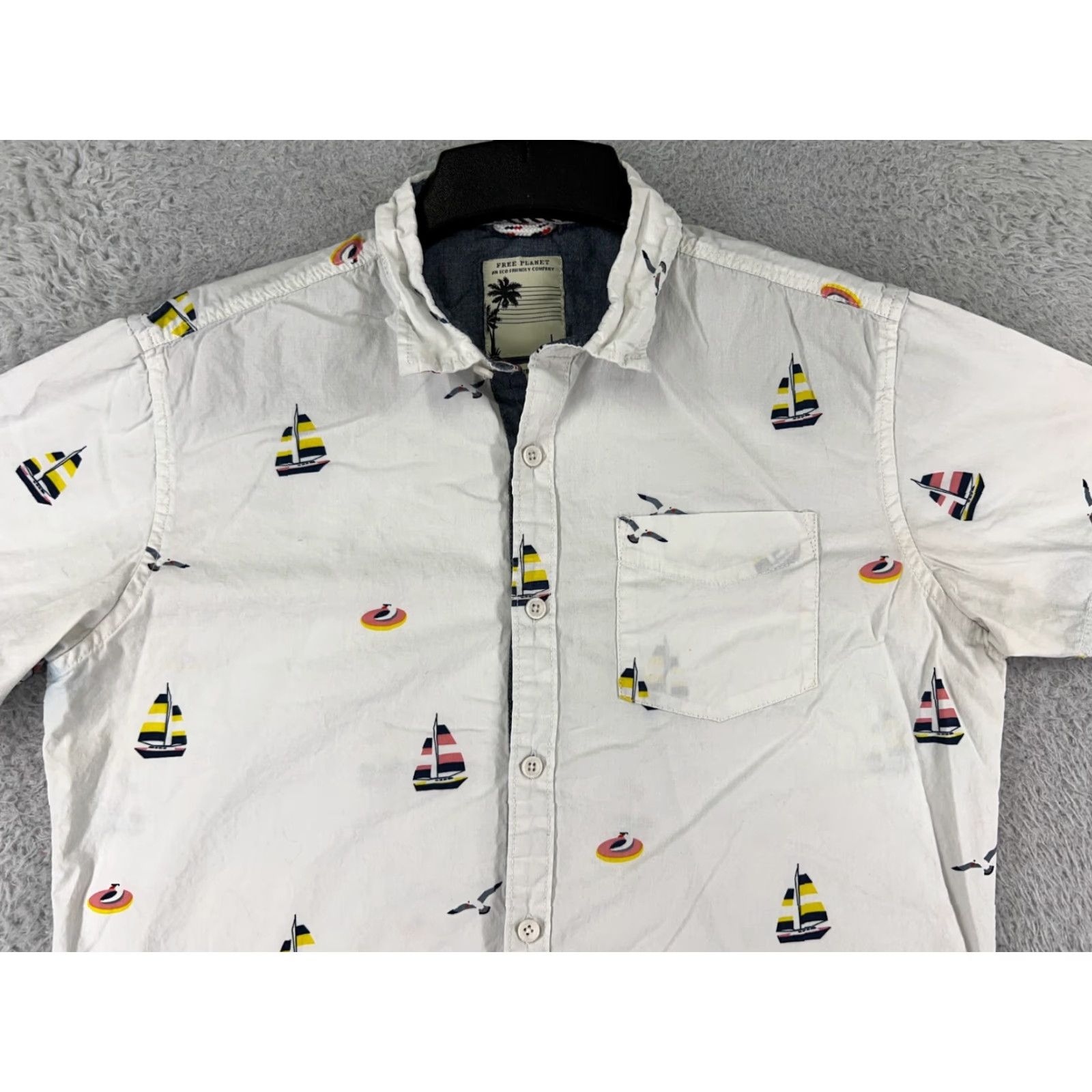 Vintage VINTAGE Free Planet Shirt Men's Button-Down Short Sleeve Large White Sailboat Floral Aloha Beach Palms 90s Mens Size US L / EU 52-54 / 3 - 4 Thumbnail