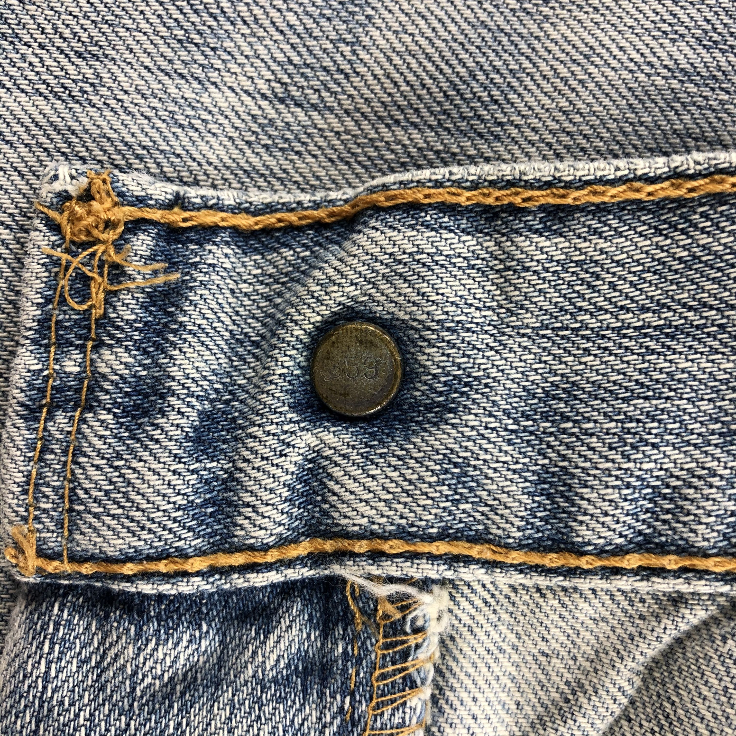 Levi's Vintage 90s Light Wash Levis 501 Jeans-J1908 Size US 31 - 12 Thumbnail