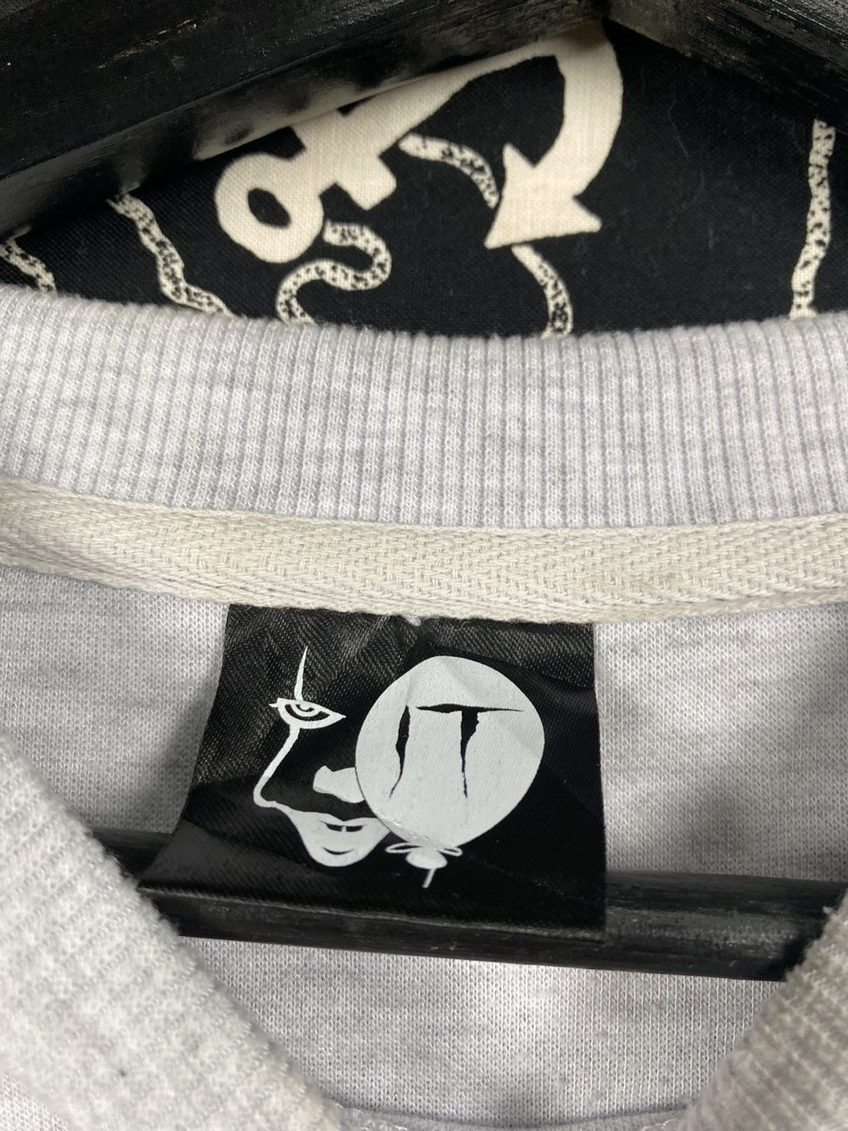 Expert Horror IT Pennywise Graphic Sweatshirt Grey Horror Movie Crewneck Size US L / EU 52-54 / 3 - 7 Thumbnail