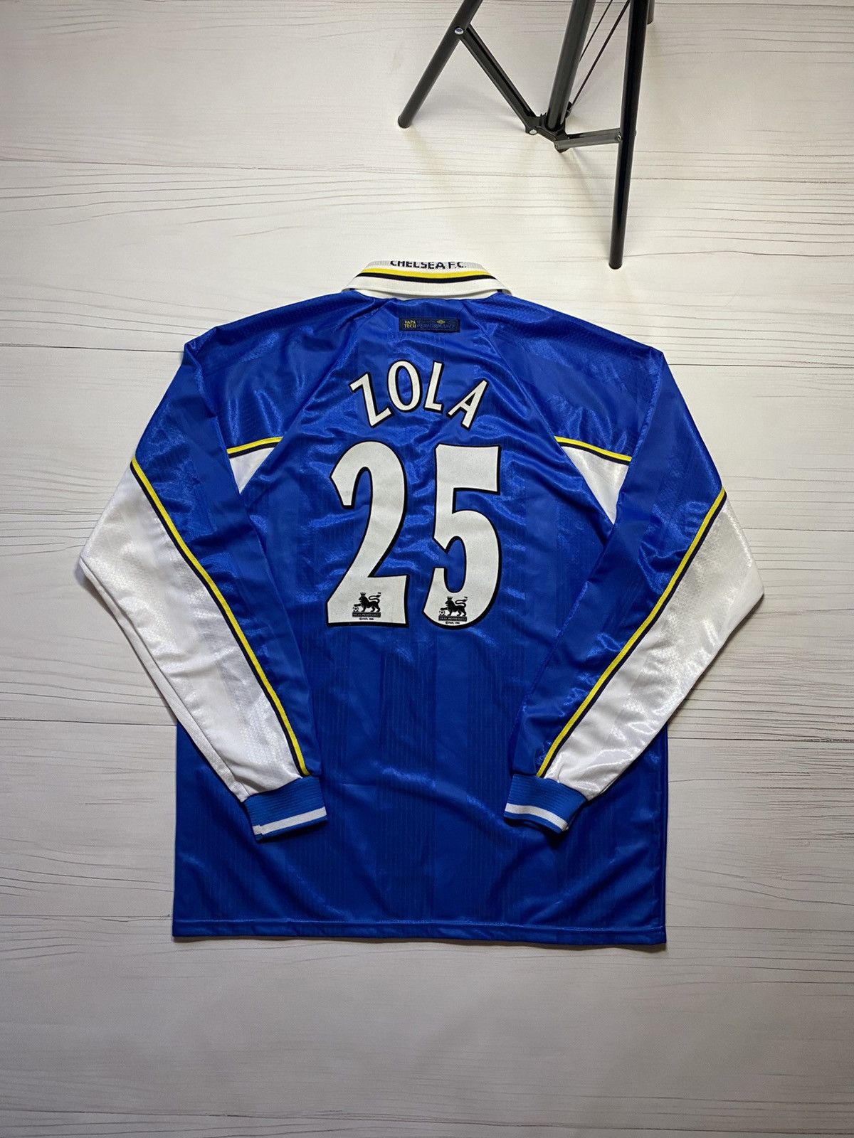 Umbro Rare Vintage Chelsea 1997/99 home #25 Zola longsleeve jersey Size US L / EU 52-54 / 3 - 1 Thumbnail