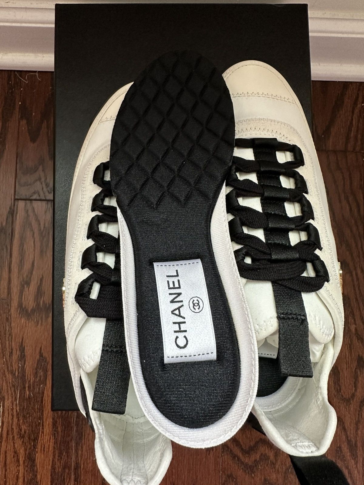 Chanel Chanel REV Sneaker Ivory size 35.5 Size US 5.5 / IT 35.5 - 10 Thumbnail