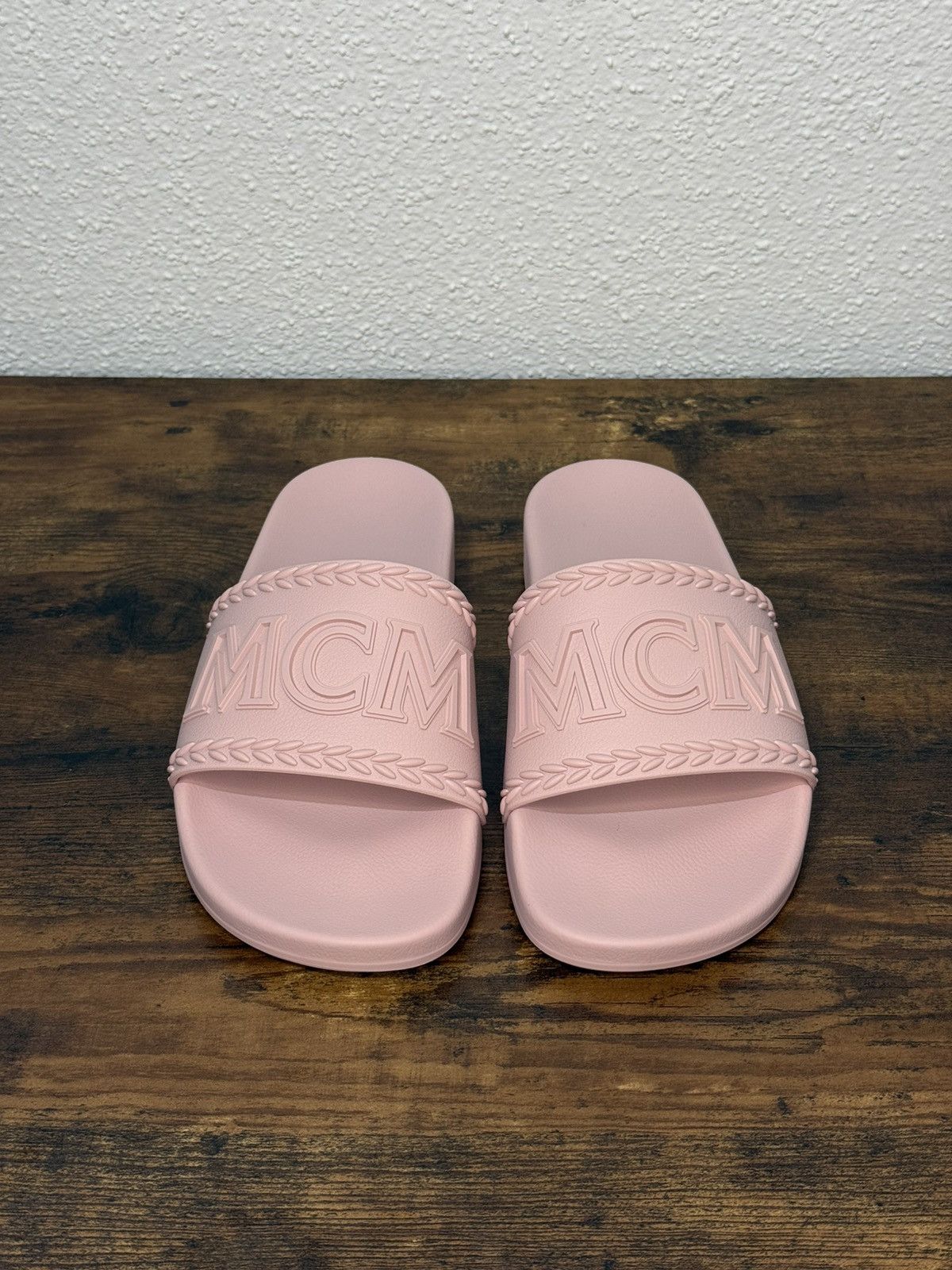 MCM Big Logo Rubber Pink Slides size 8.5 US 39Eu