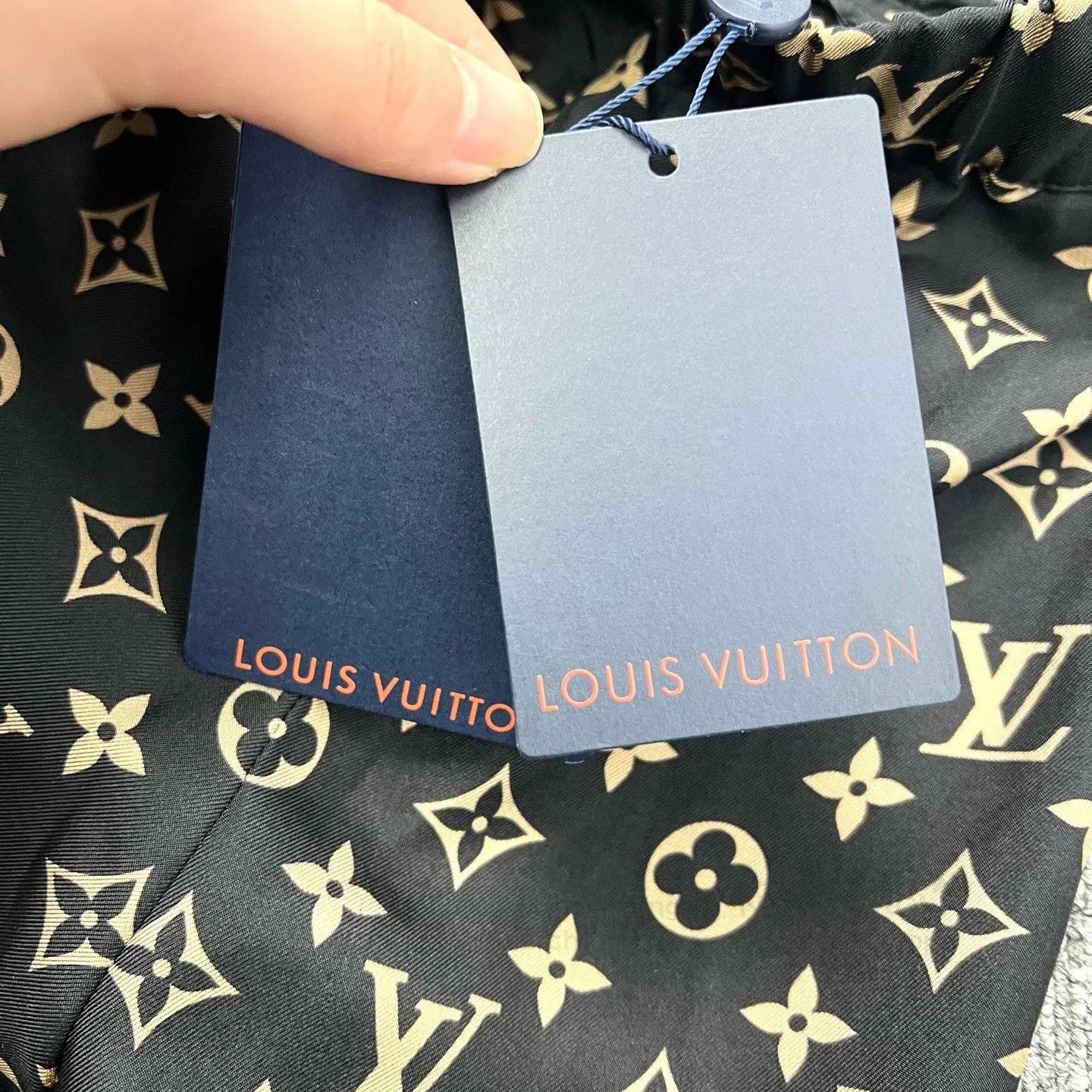 Louis Vuitton LV Classic Monogram Silk Shorts. Size 35" - 6 Thumbnail