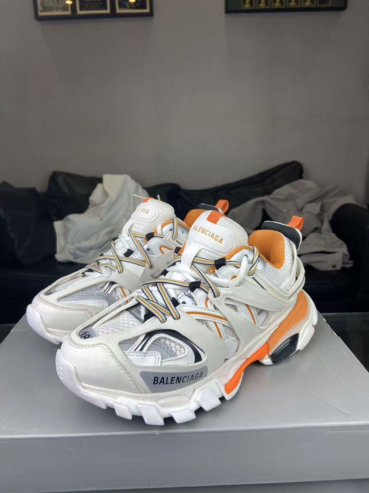 Balenciaga Balenciaga White Lowtop Sneakers us_7-5 Women Size US 7.5 / IT 37.5 - 1 Thumbnail