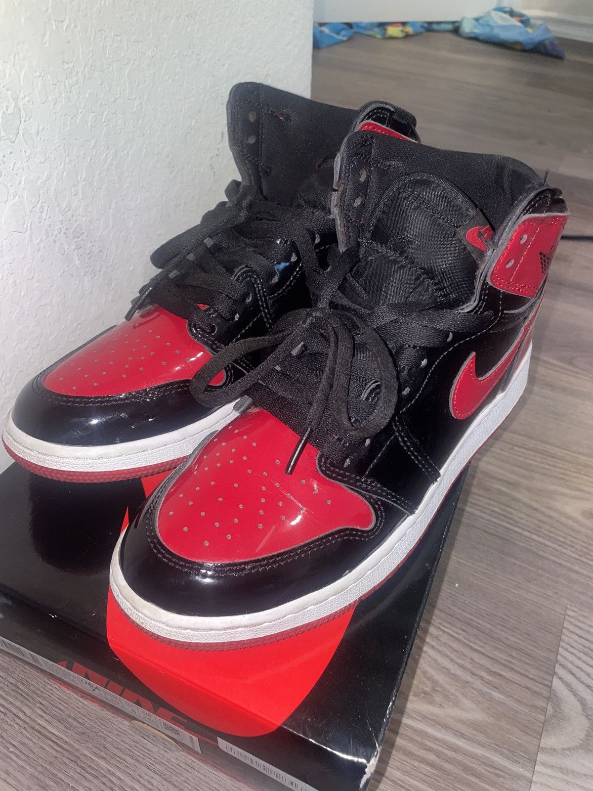 Jordan Brand Jordan 1 Patent Leather Bred Size US 7 / EU 40 - 4 Thumbnail