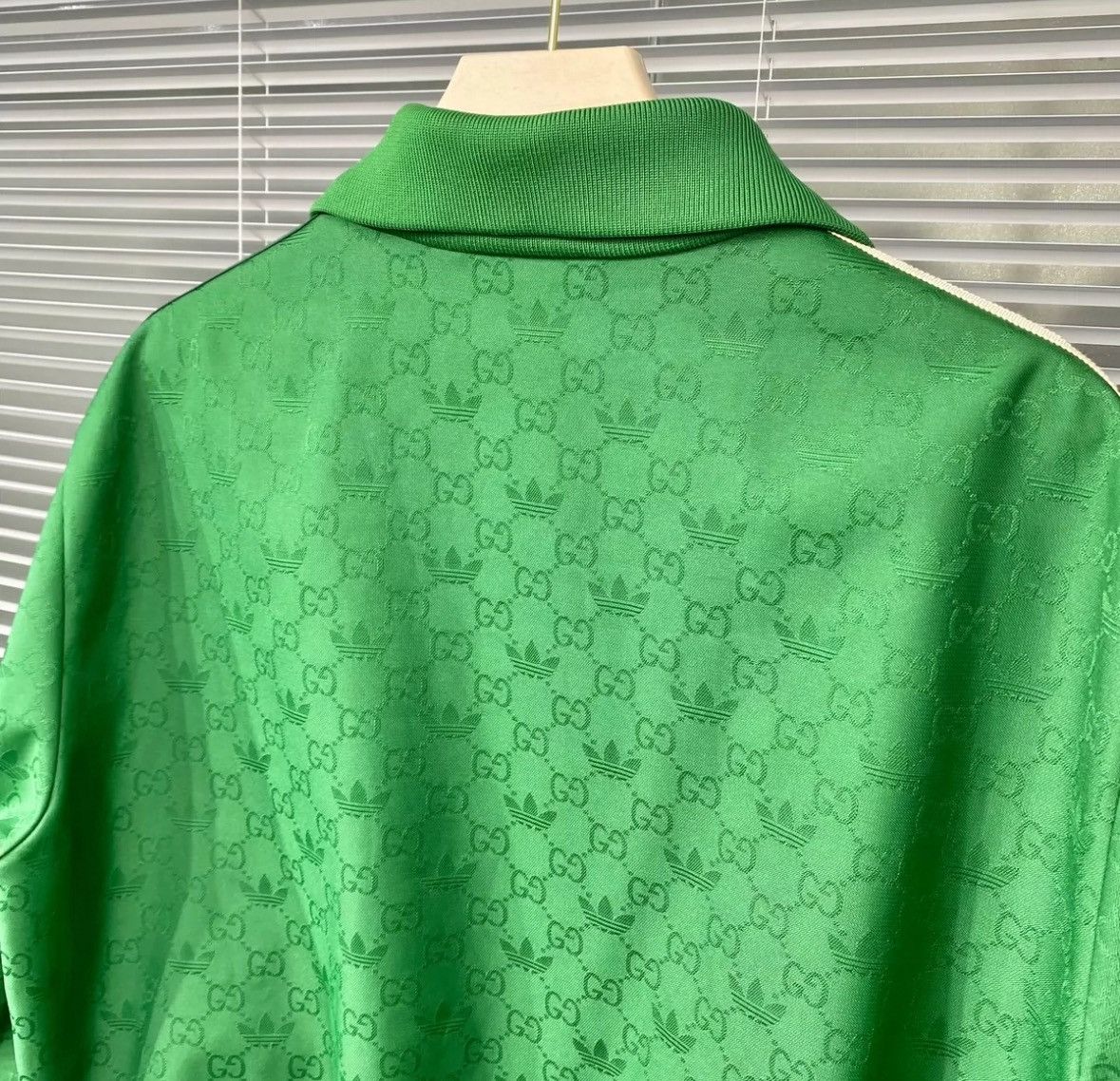 Gucci Gucci ADIDAS/Contrast striped sleeve jackard long-sleeved j Size US L / EU 52-54 / 3 - 6 Thumbnail