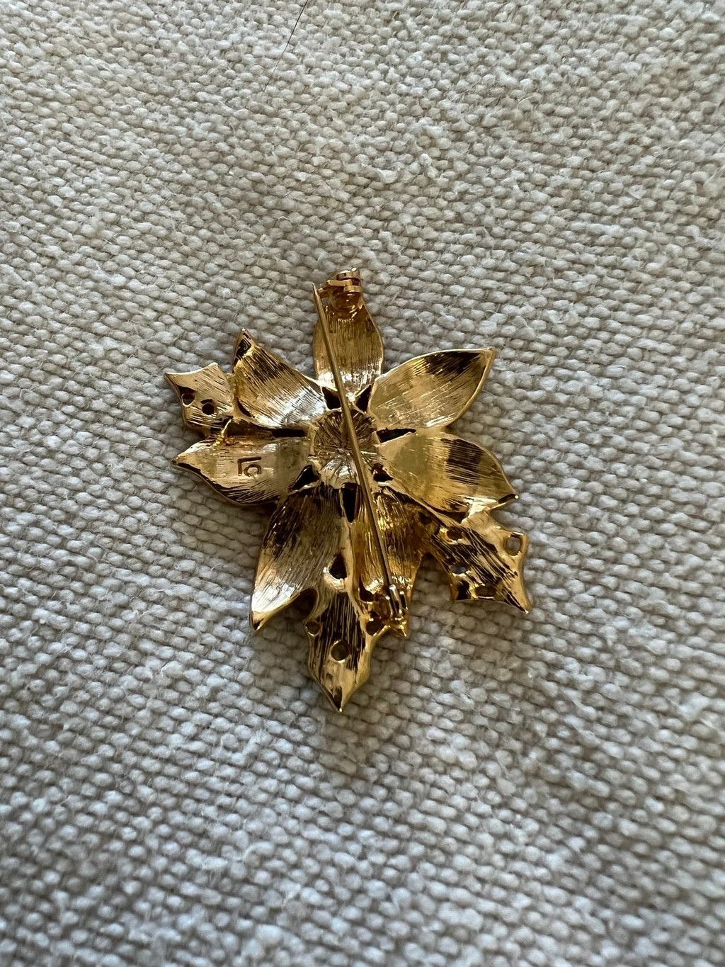 Liz Claiborne 1970s Vintage Liz Claiborne Poinsettia Christmas Brooch mint Size ONE SIZE - 7 Thumbnail