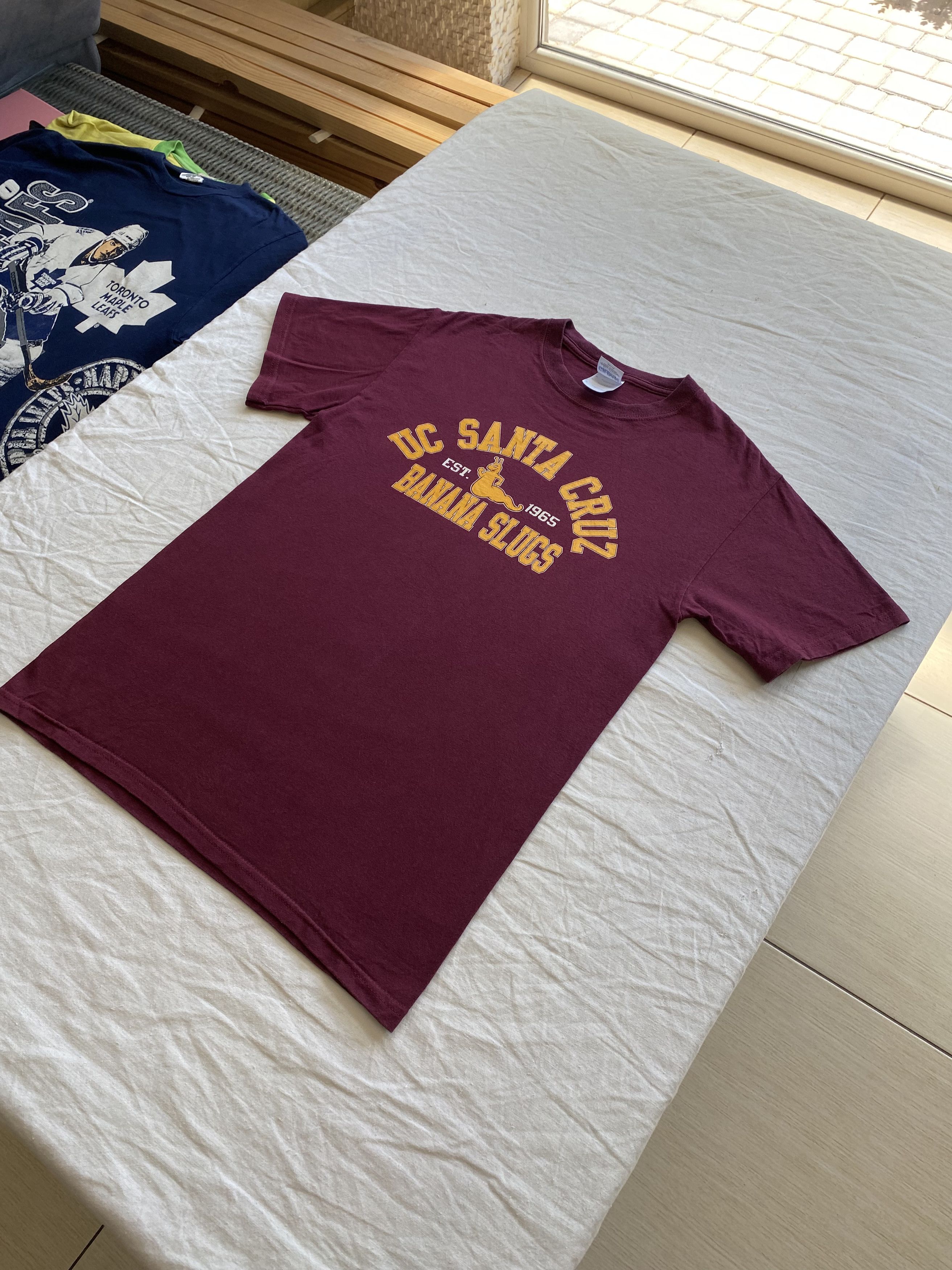 Vintage UC Santa Cruz Vintage 2000s Banana Slugs Travolta T-shirt Size US S / EU 44-46 / 1 - 13 Thumbnail
